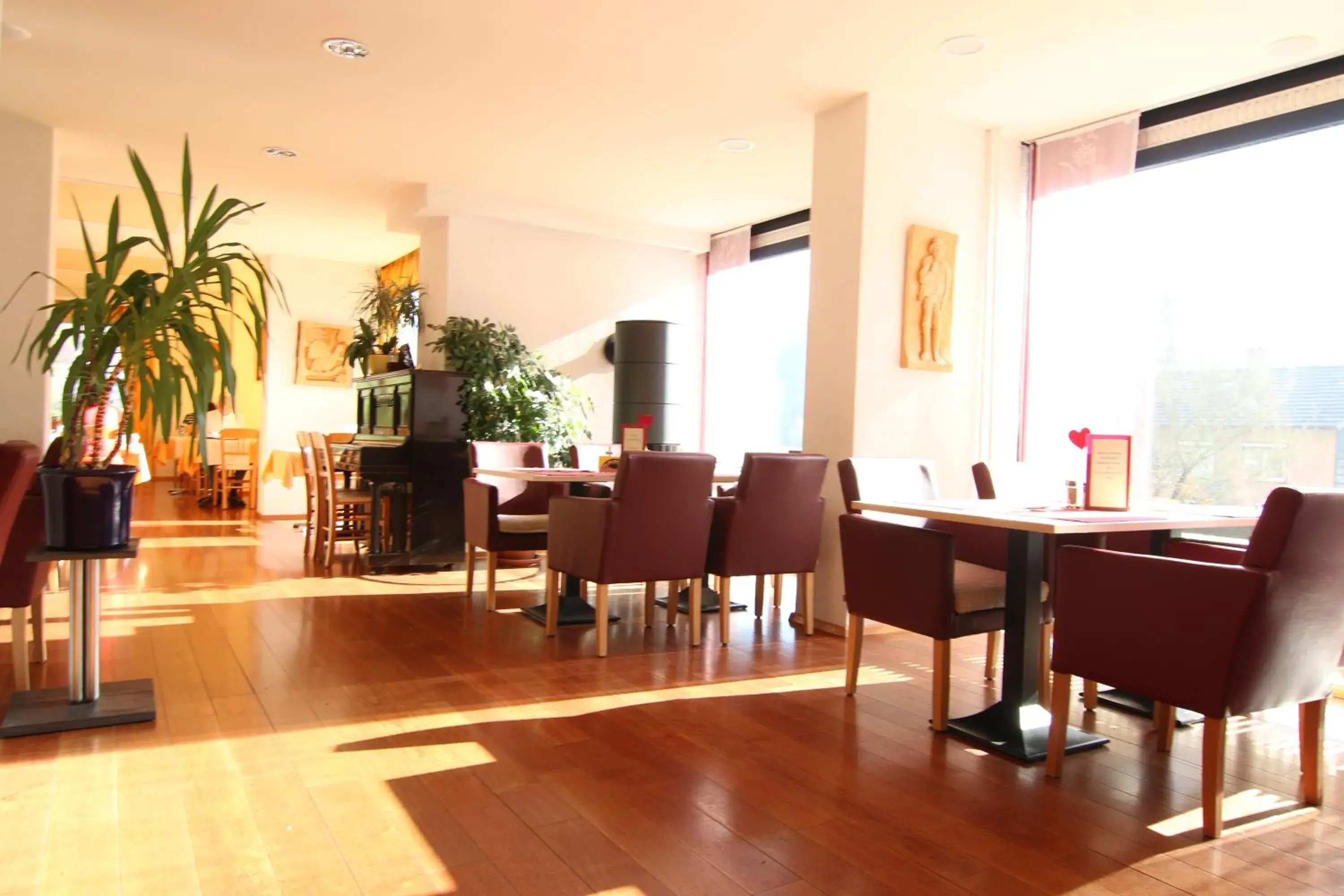 Lobby or reception, Restaurant/Places to Eat in Hotel Bergfrieden