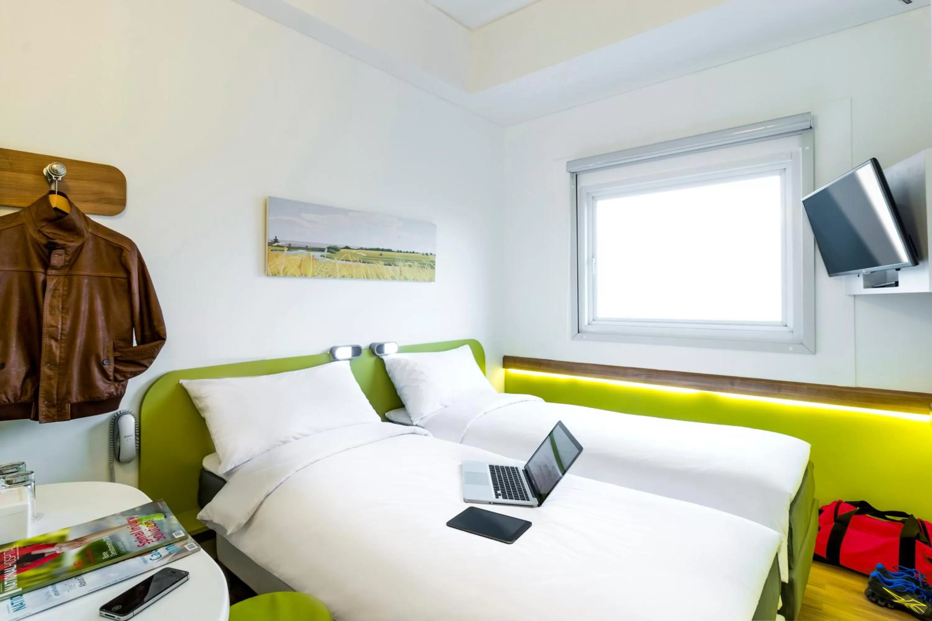 Photo of the whole room, Bed in Deka Hotel Surabaya HR Muhammad