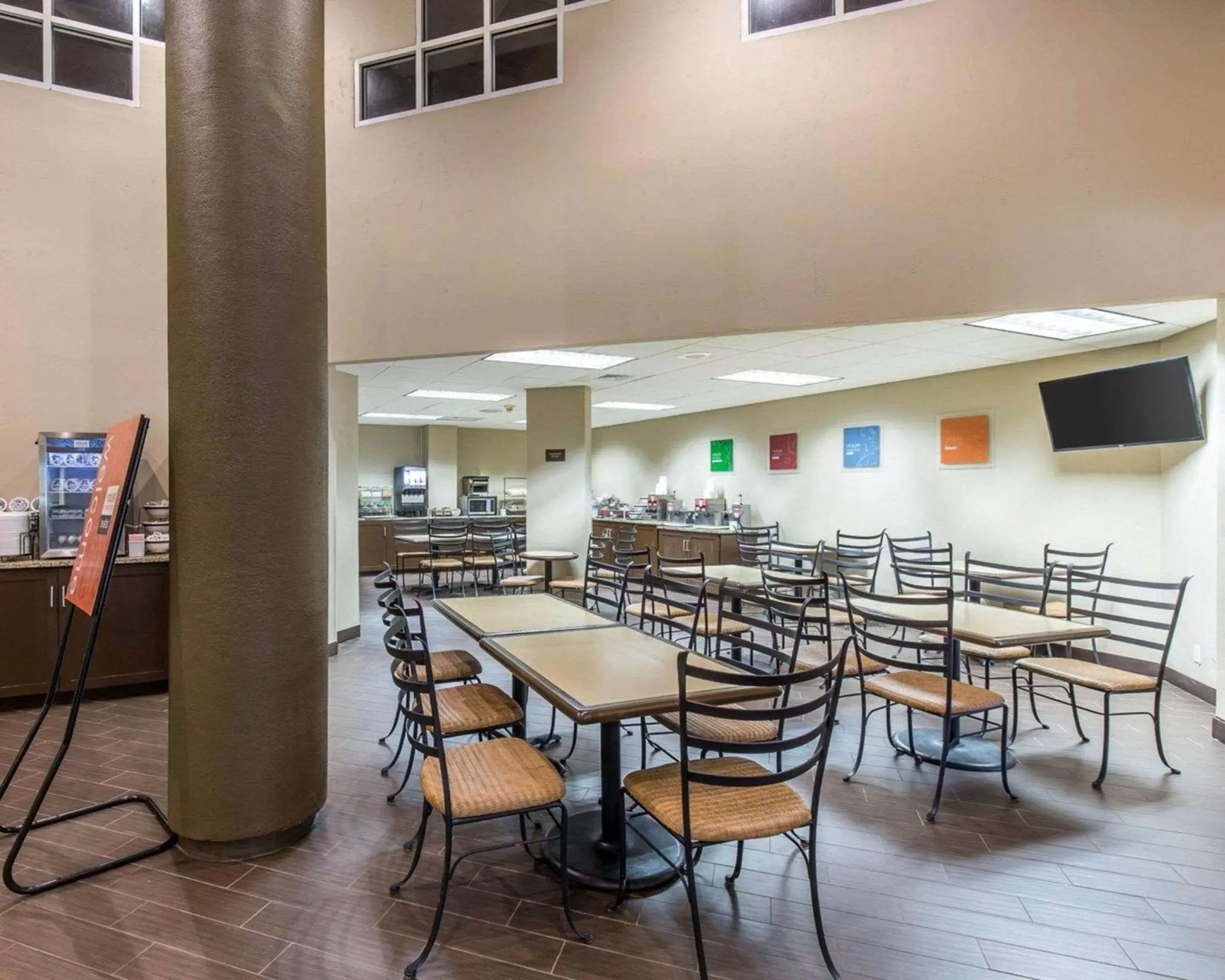 Restaurant/Places to Eat in Comfort Inn Naples East I-75