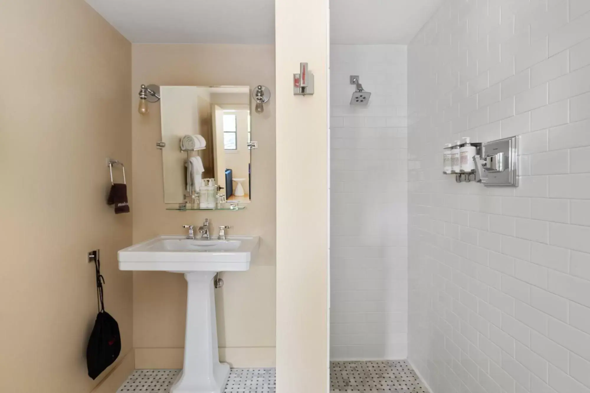 Shower, Bathroom in The Francis Hotel