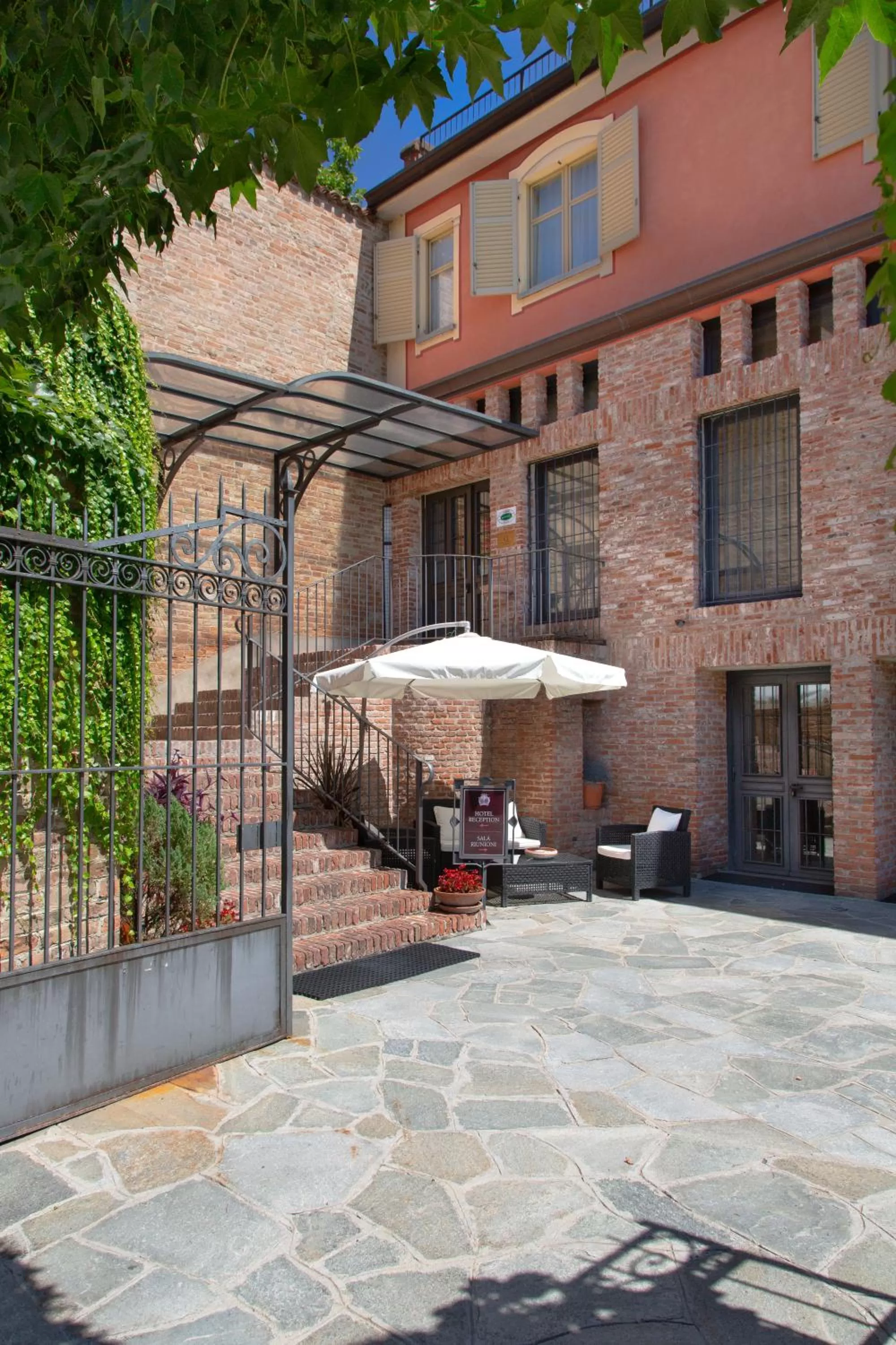 Property building in Hotel Castello di Santa Vittoria