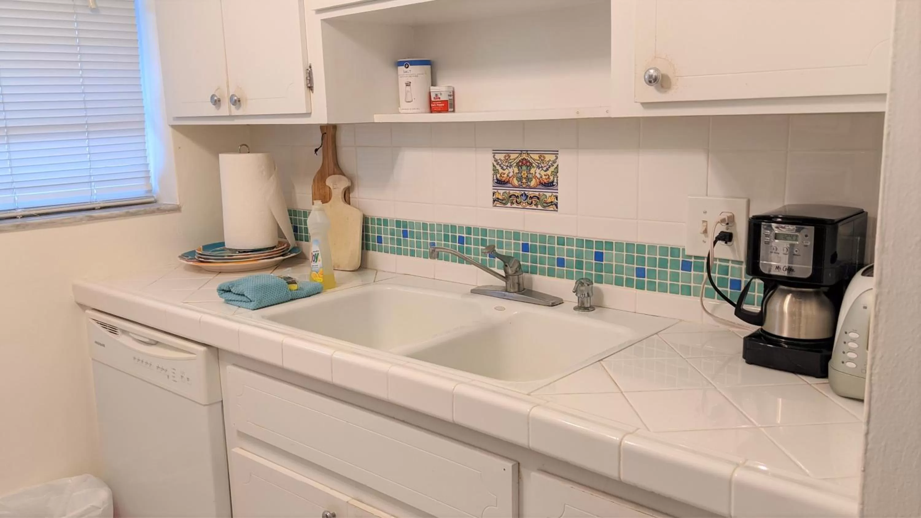 Kitchen or kitchenette in Manhattan Tower Apartment Hotel