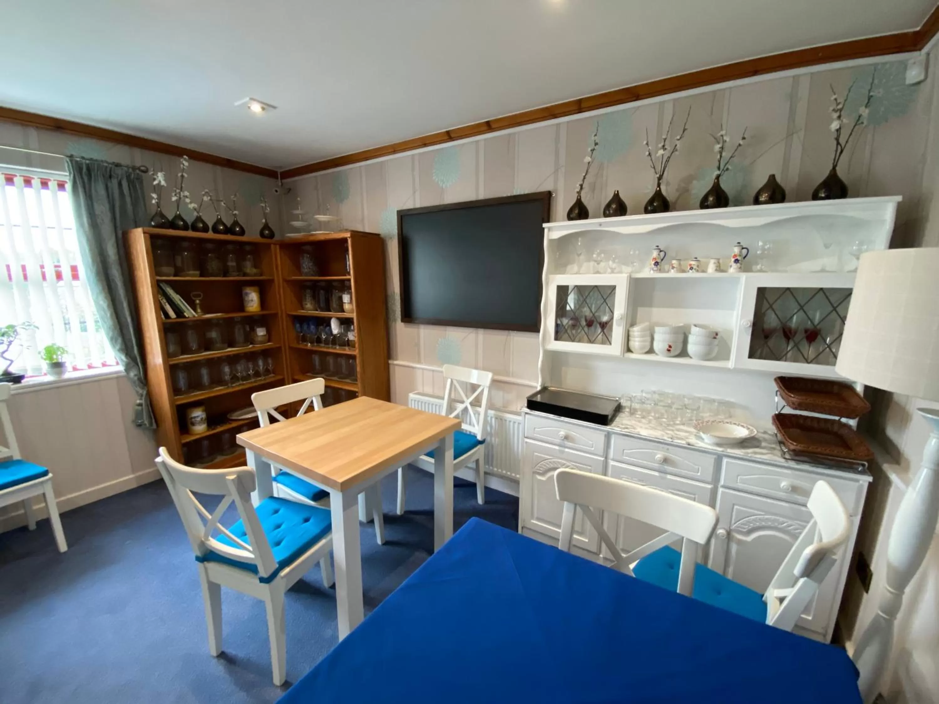 Restaurant/places to eat in Flambards Hotel