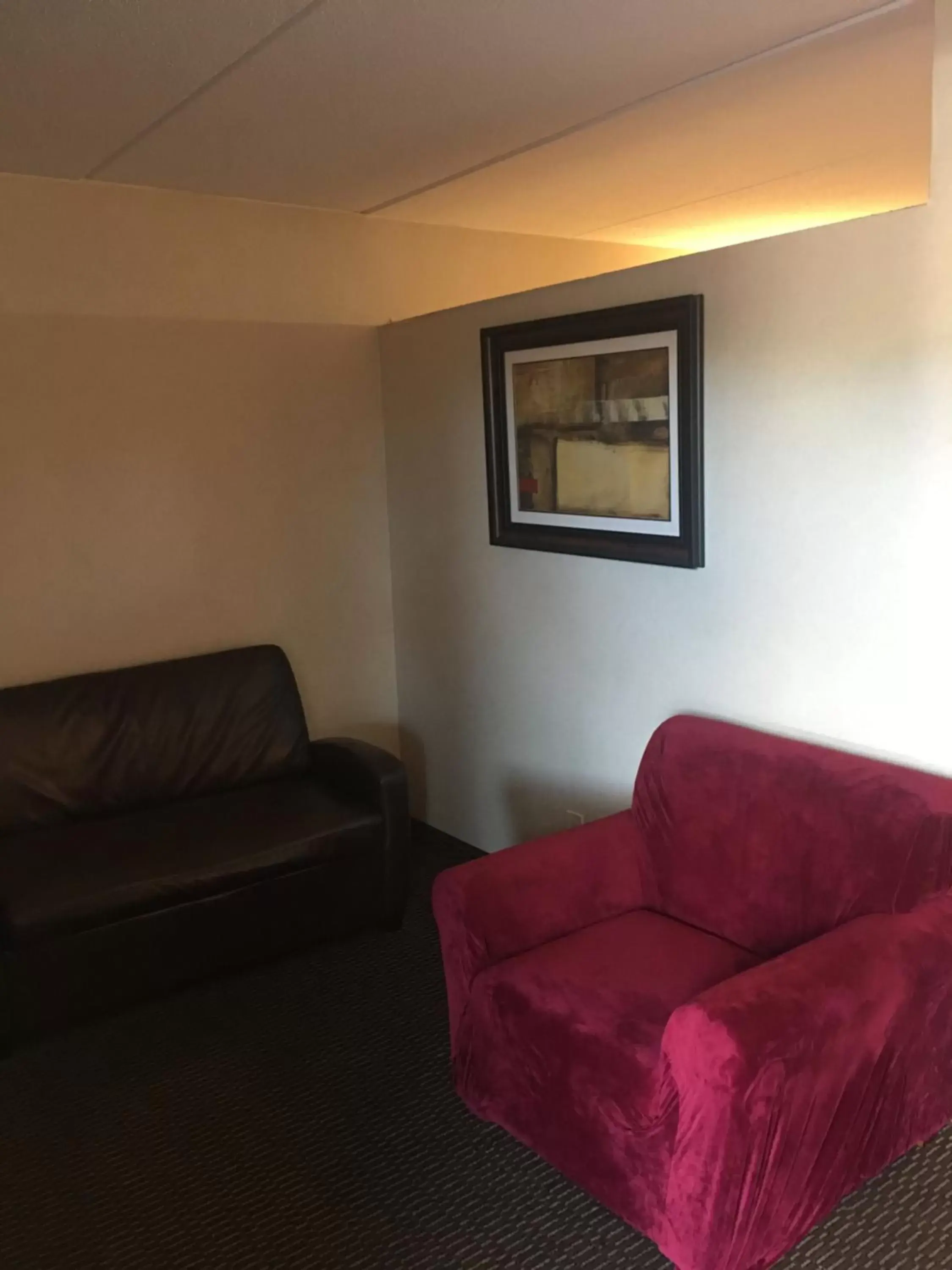 Seating Area in Ramada by Wyndham Rockville Centre