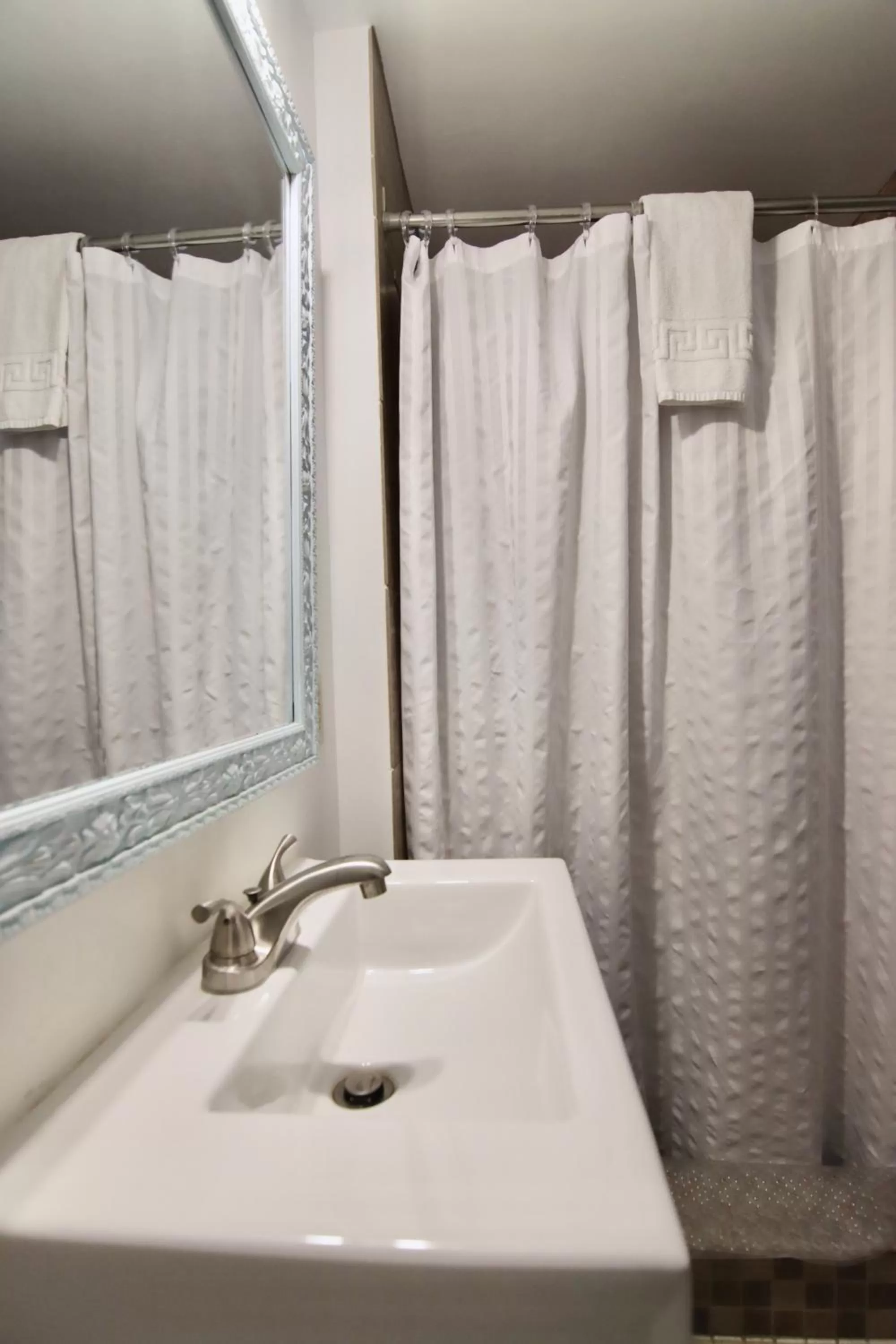 Bathroom in Hotel Frankfort & Restaurant