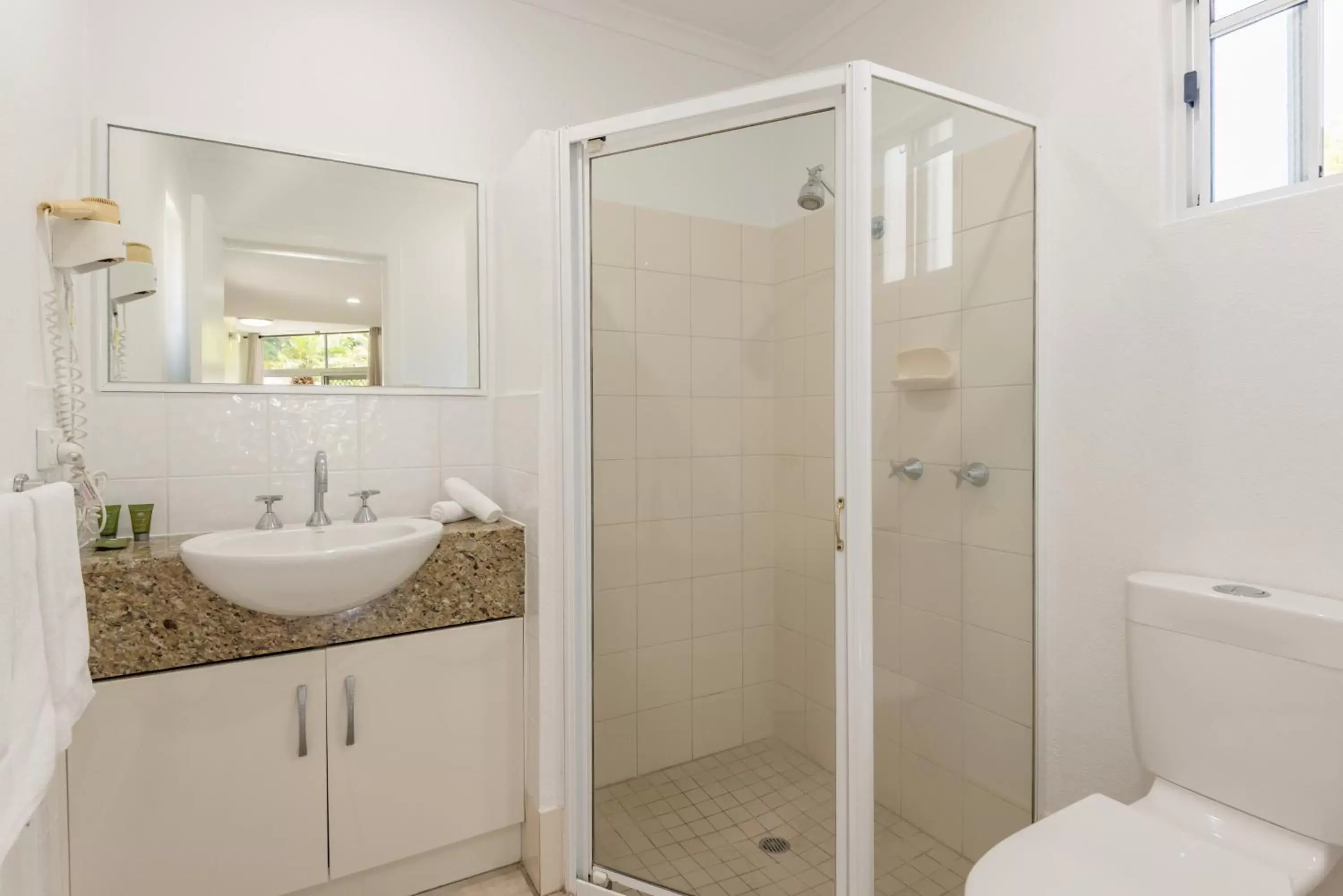 Shower, Bathroom in Tropical Nites Holiday Townhouses