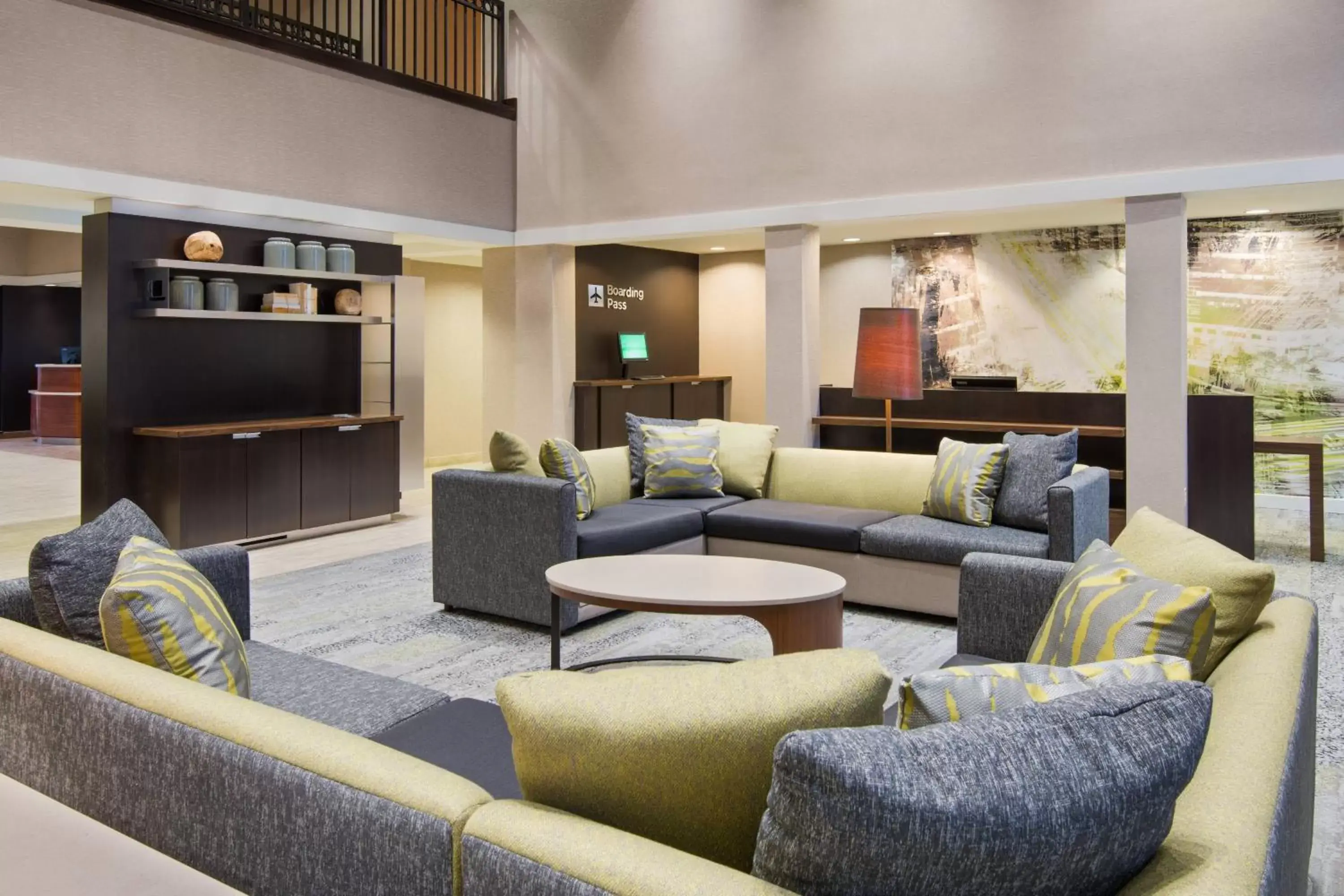 Lobby or reception, Seating Area in Courtyard by Marriott Springfield Airport