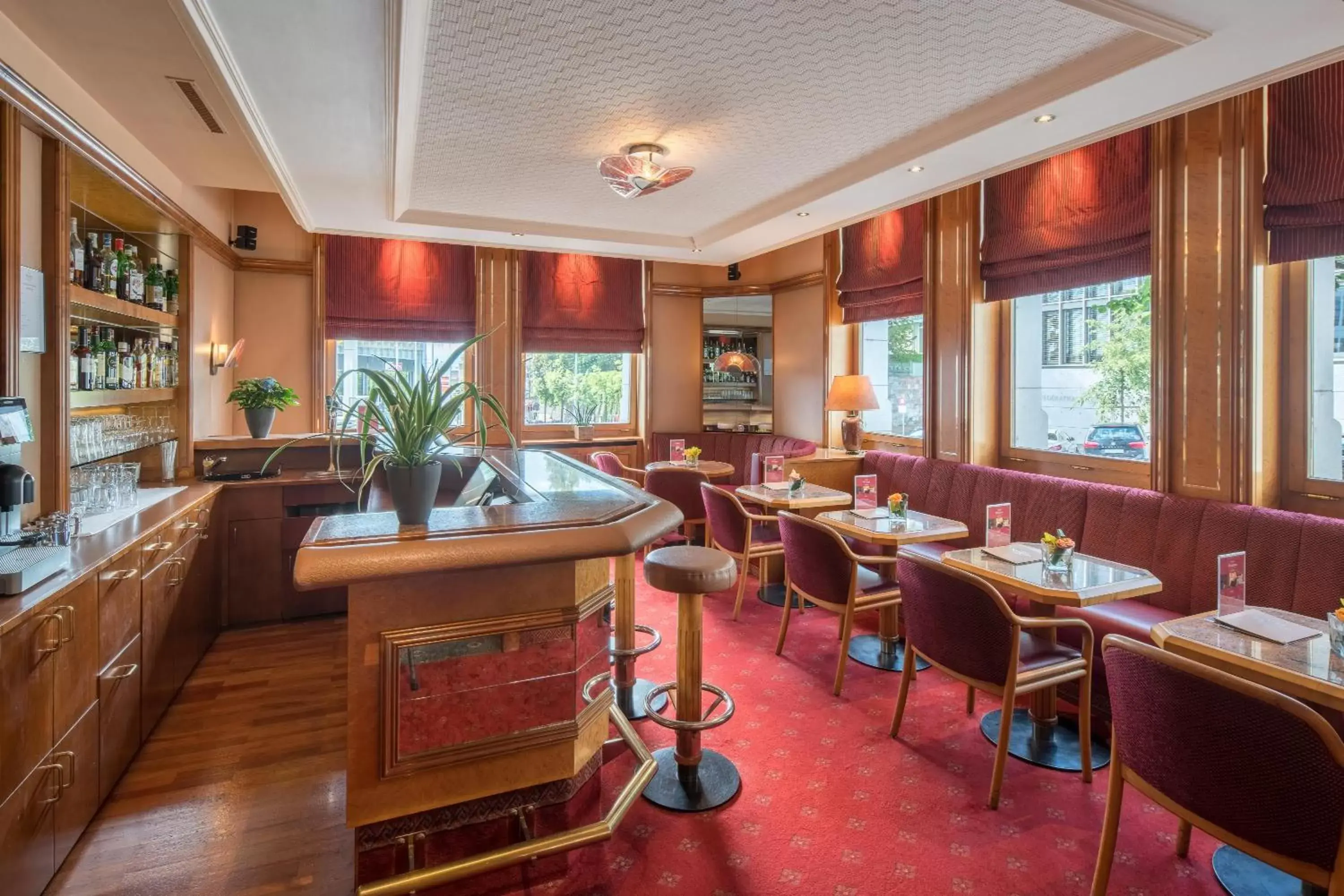 Lounge or bar, Restaurant/Places to Eat in Best Western Plus Hotel Mirabeau