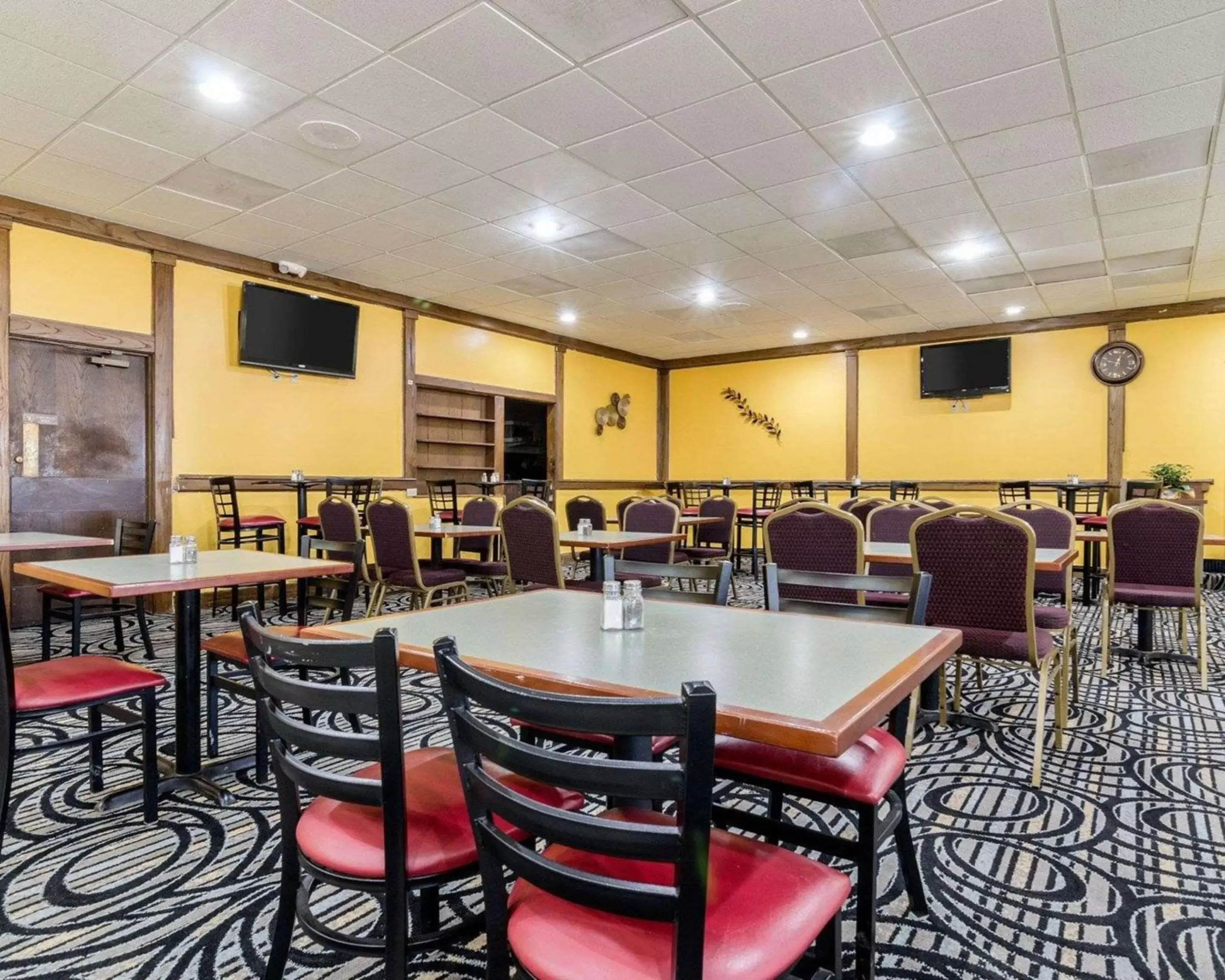 Restaurant/places to eat in Quality Inn Liberal