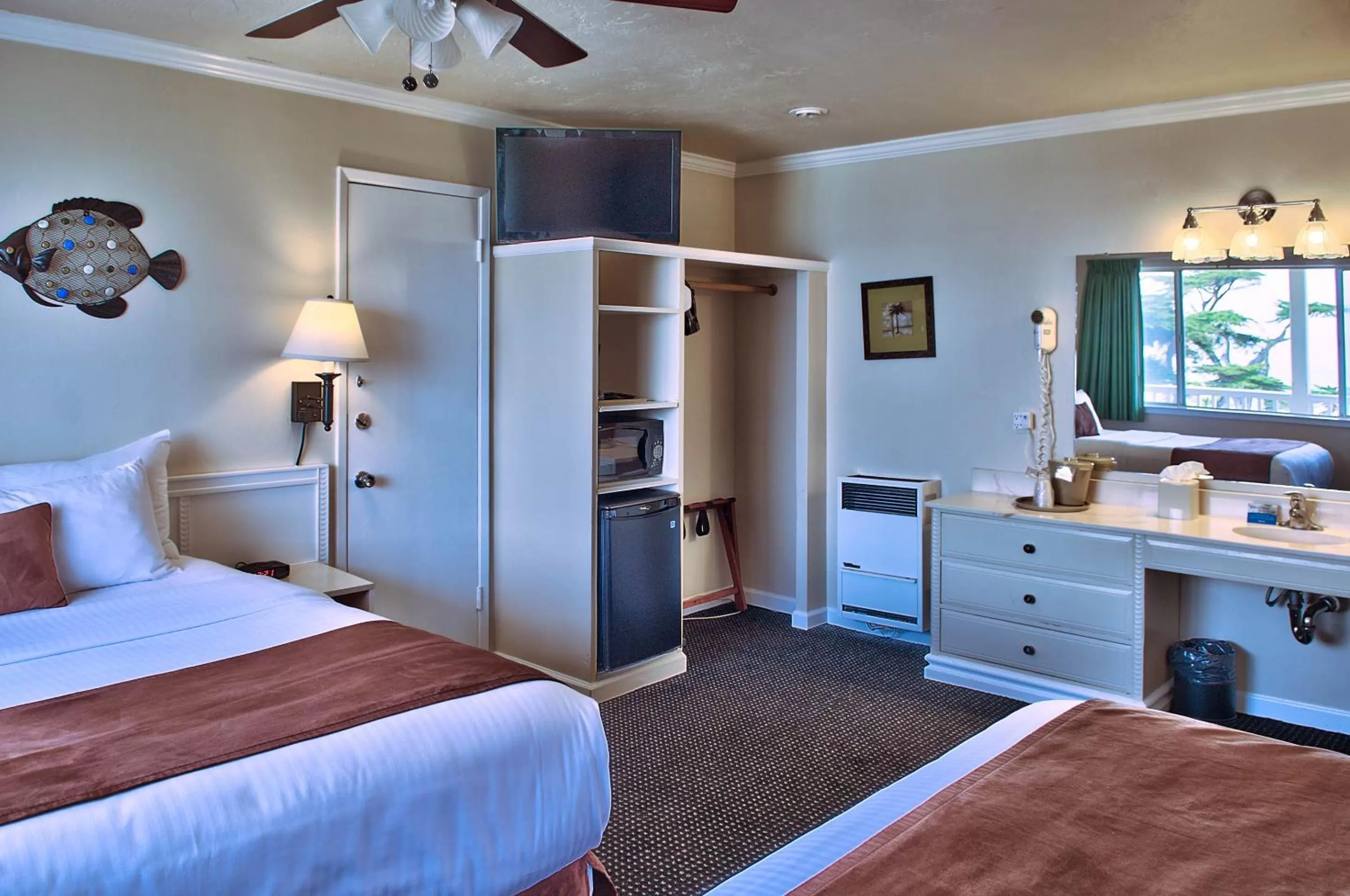 Bed in Lovers Point Inn