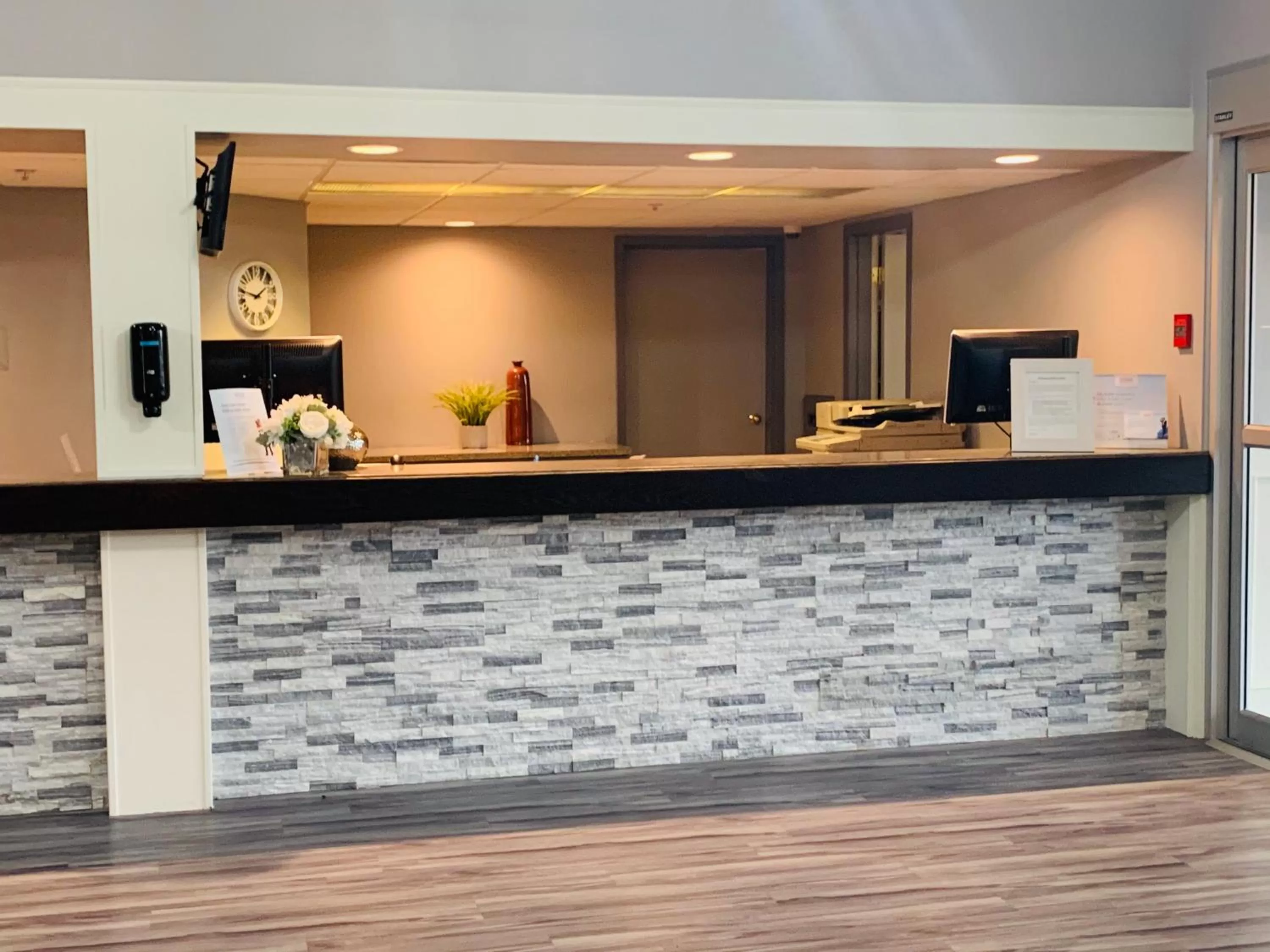 Lobby or reception in Ramada by Wyndham Red Deer Hotel & Suites