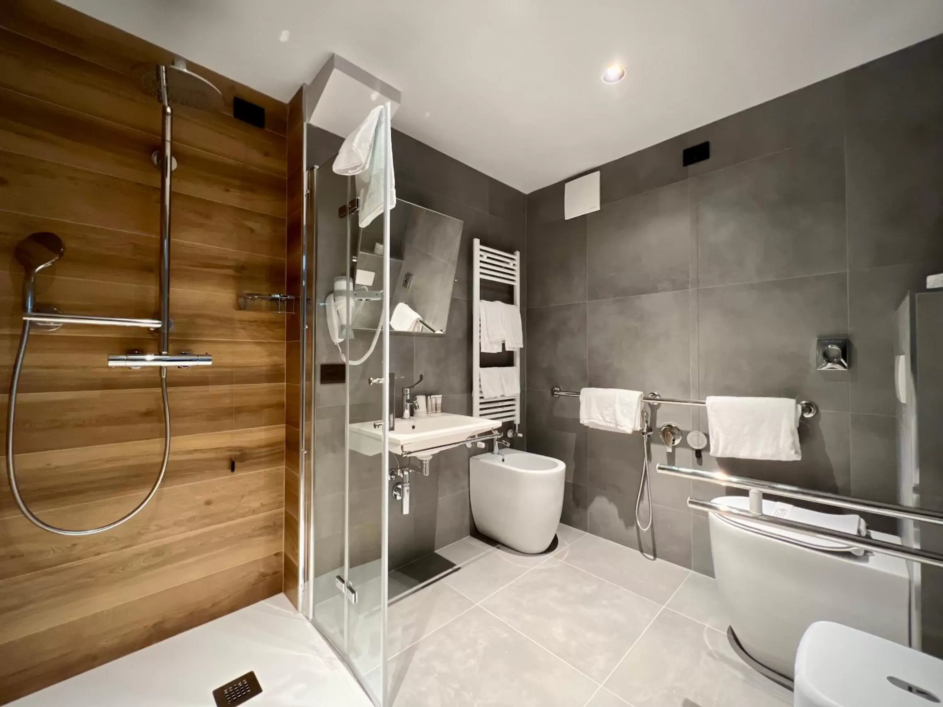 Bath, Bathroom in Hotel Leonessa