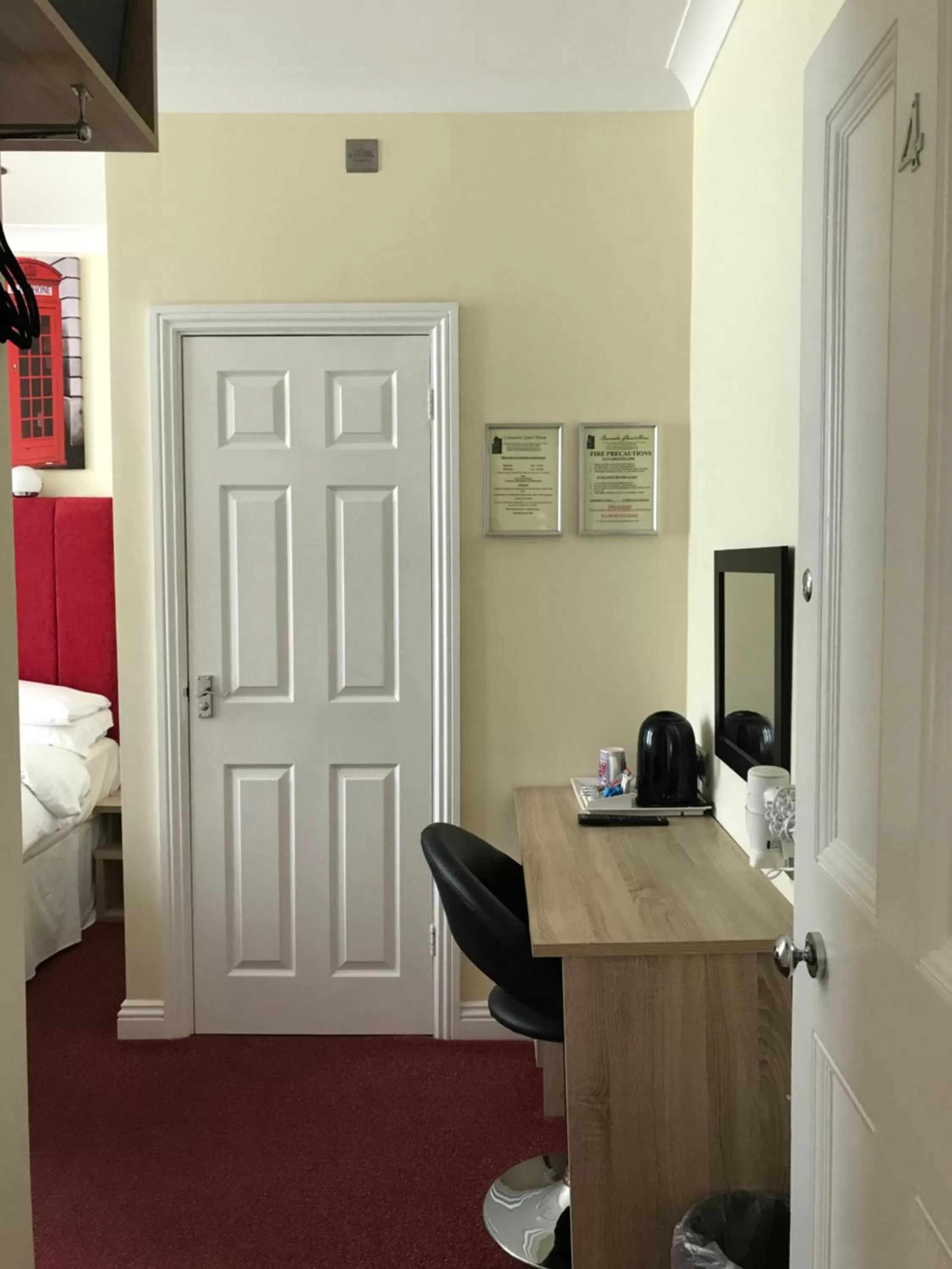 Bedroom, Bed in Cassandra Guest House