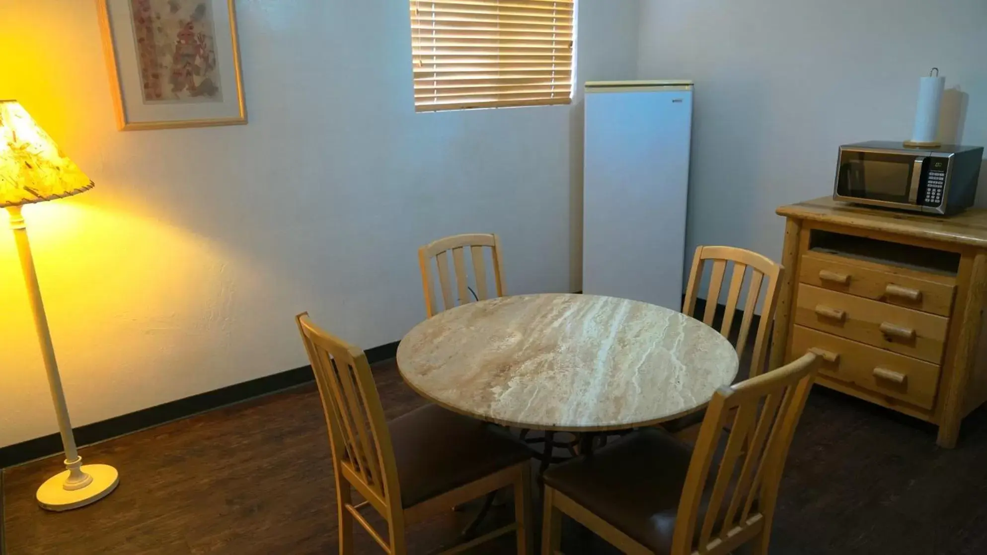 Dining Area in Fort Verde Suites