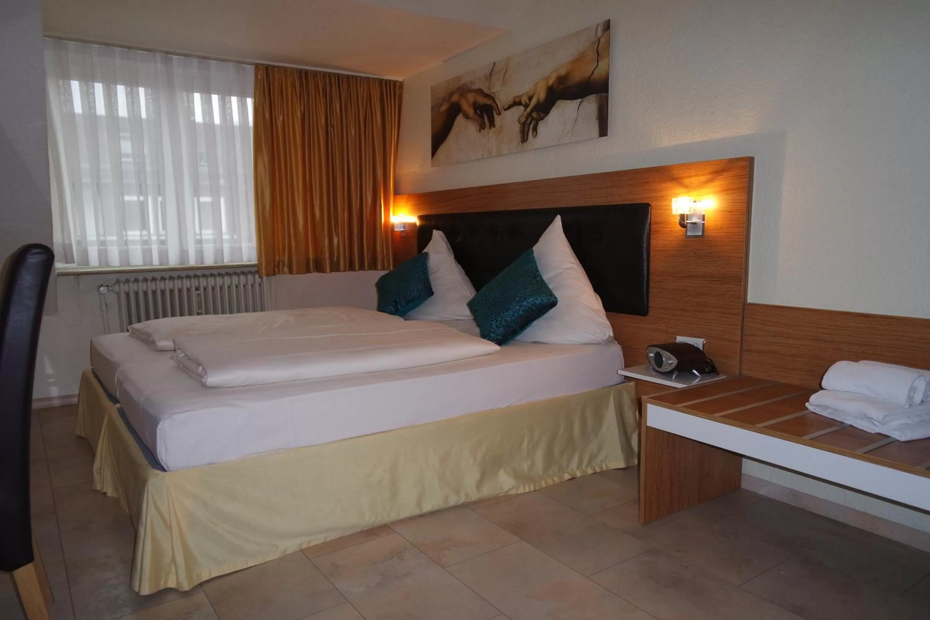 Photo of the whole room, Bed in Hotel Drei Kronen