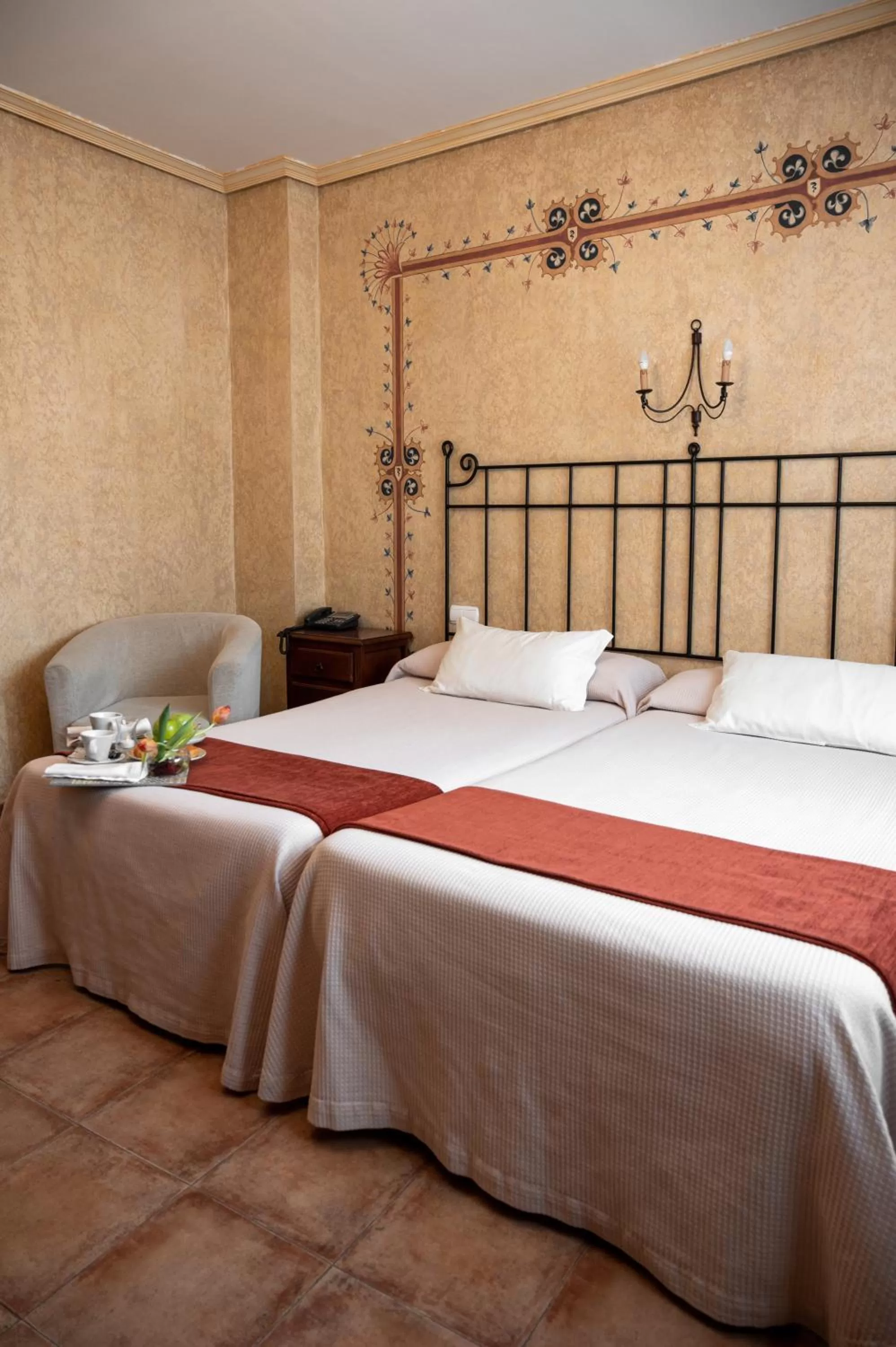 Bedroom, Bed in Jardin de la Abadia, Arroyo de la Encomienda