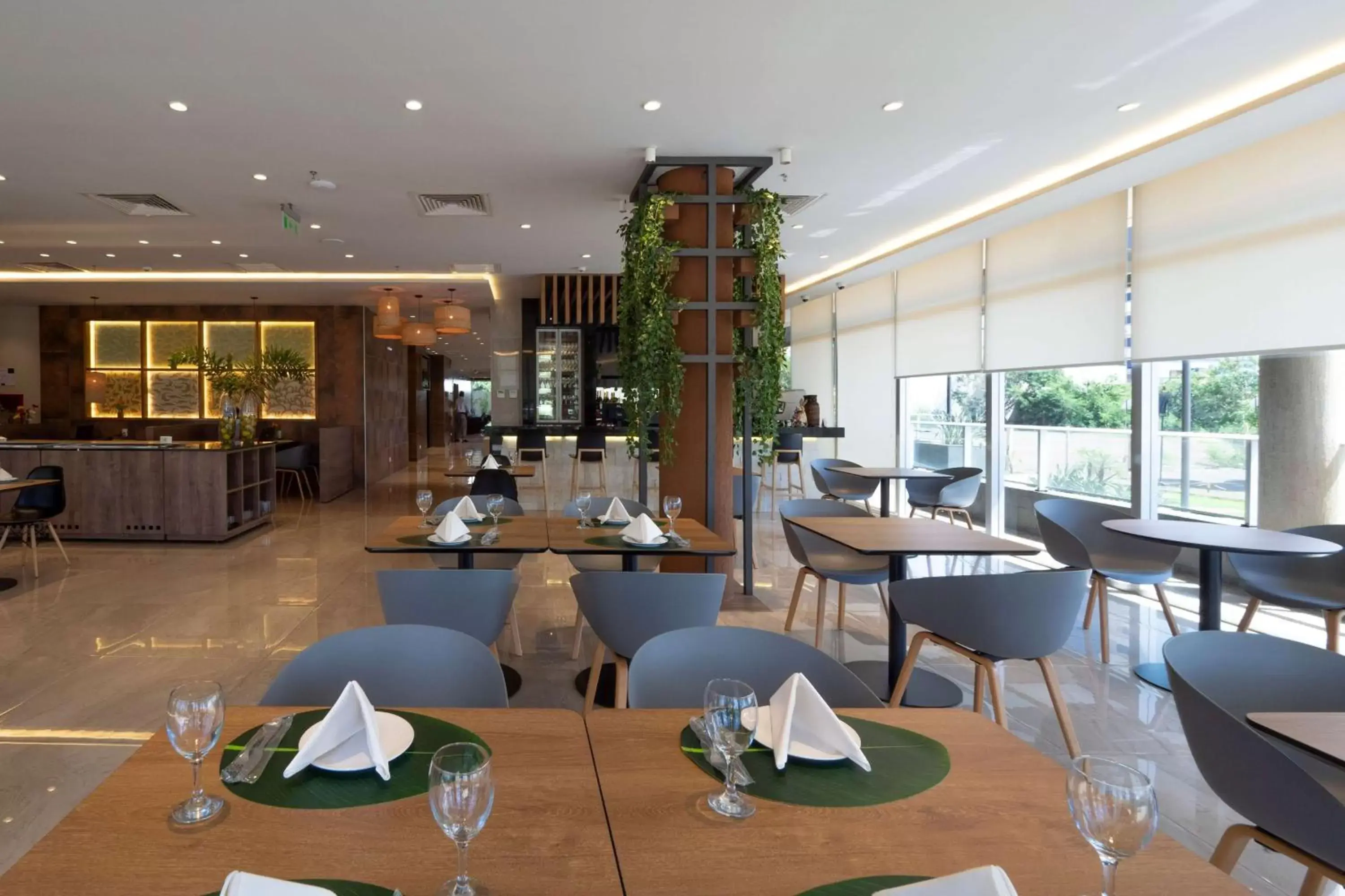 Restaurant/Places to Eat in Dazzler by Wyndham Ciudad del Este