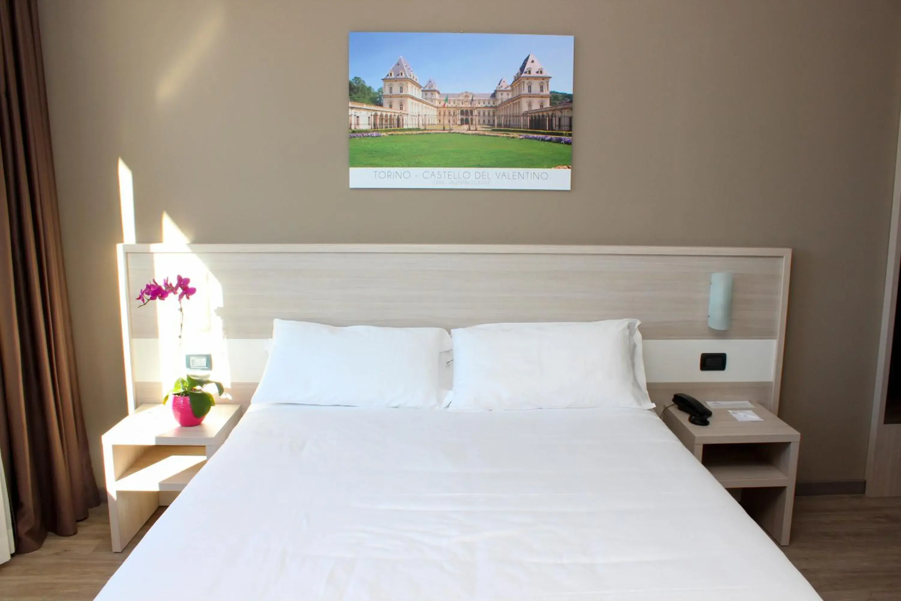 Bed in Best Quality Hotel La Darsena