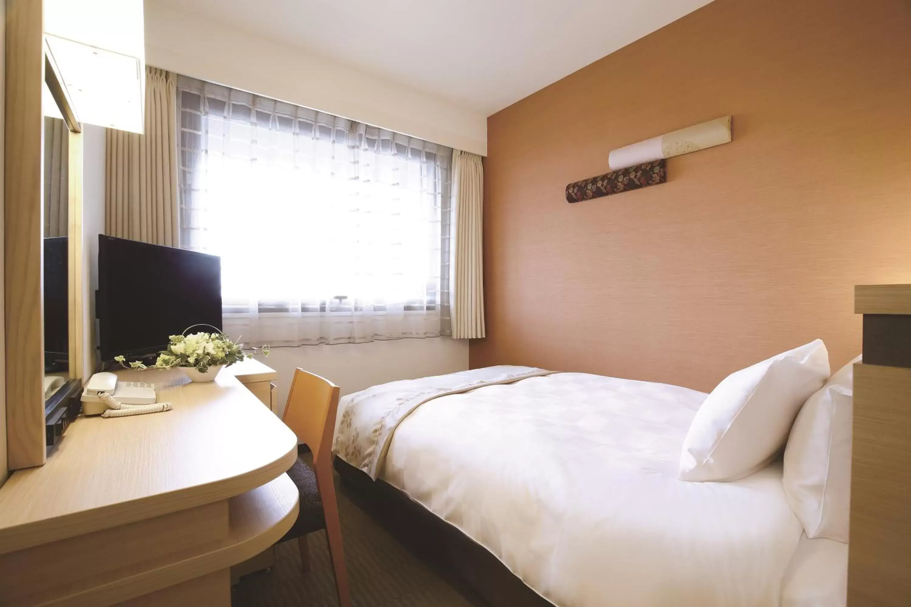 Photo of the whole room, Bed in Karasuma Kyoto Hotel