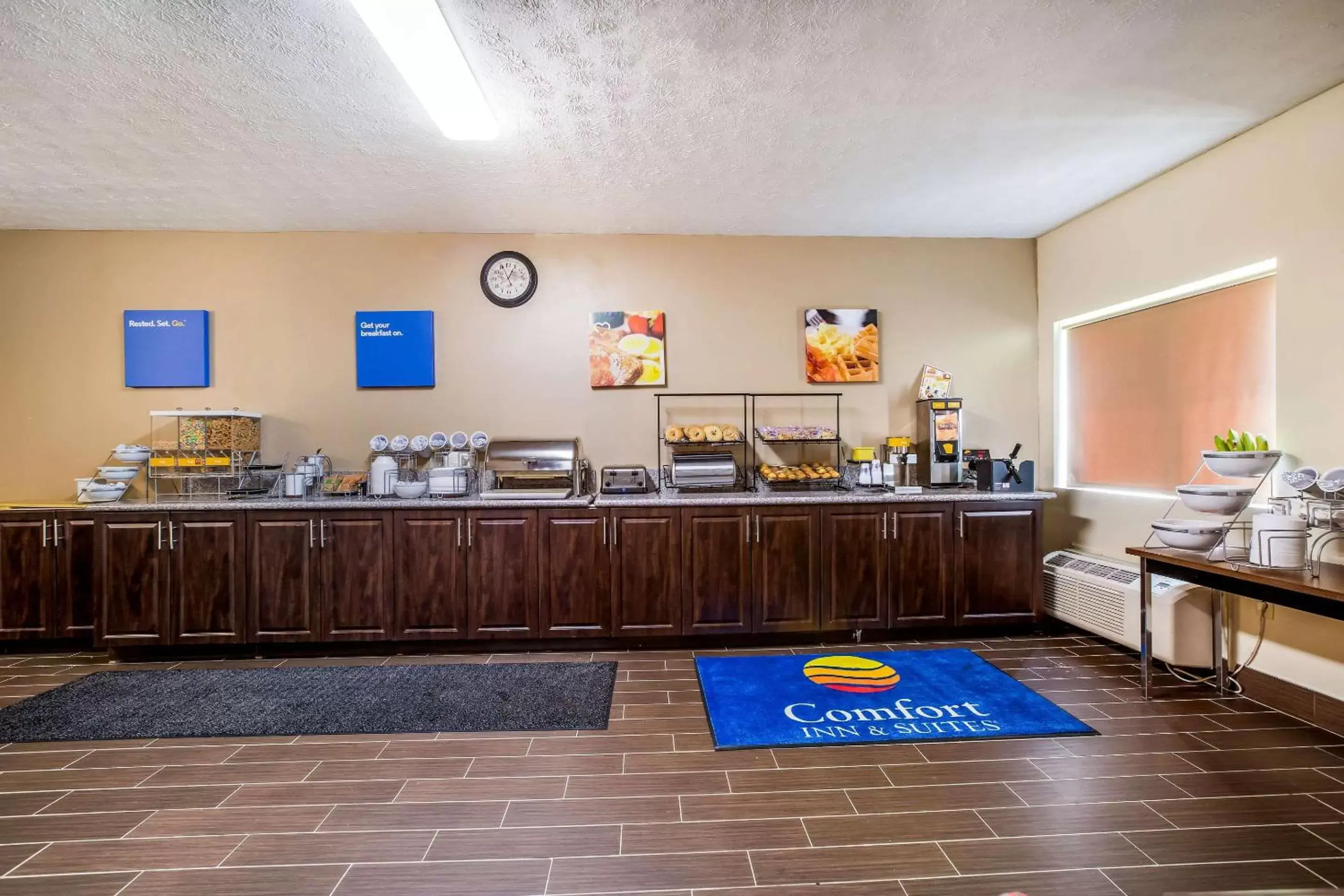 Restaurant/Places to Eat in Comfort Inn & Suites Fairborn near Wright Patterson AFB