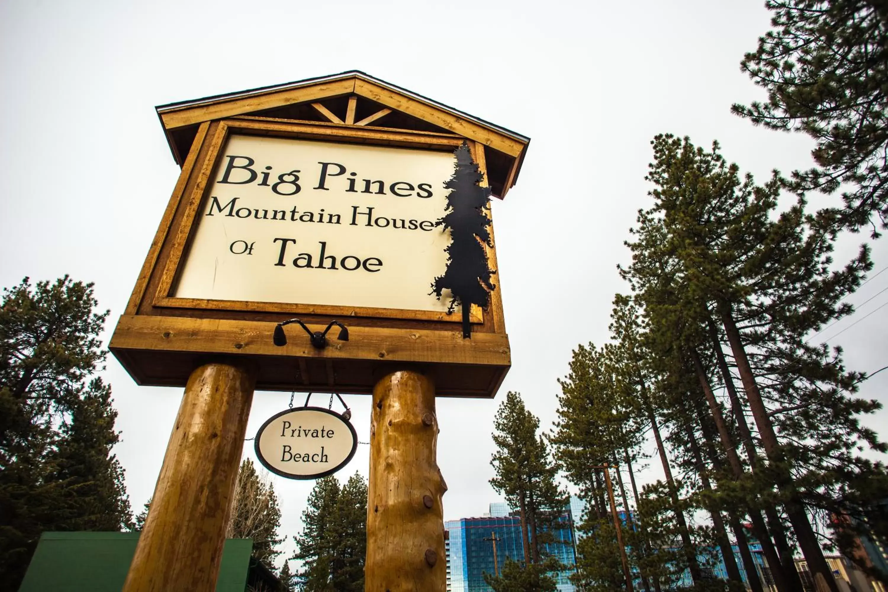 Facade/entrance in Big Pines Mountain House