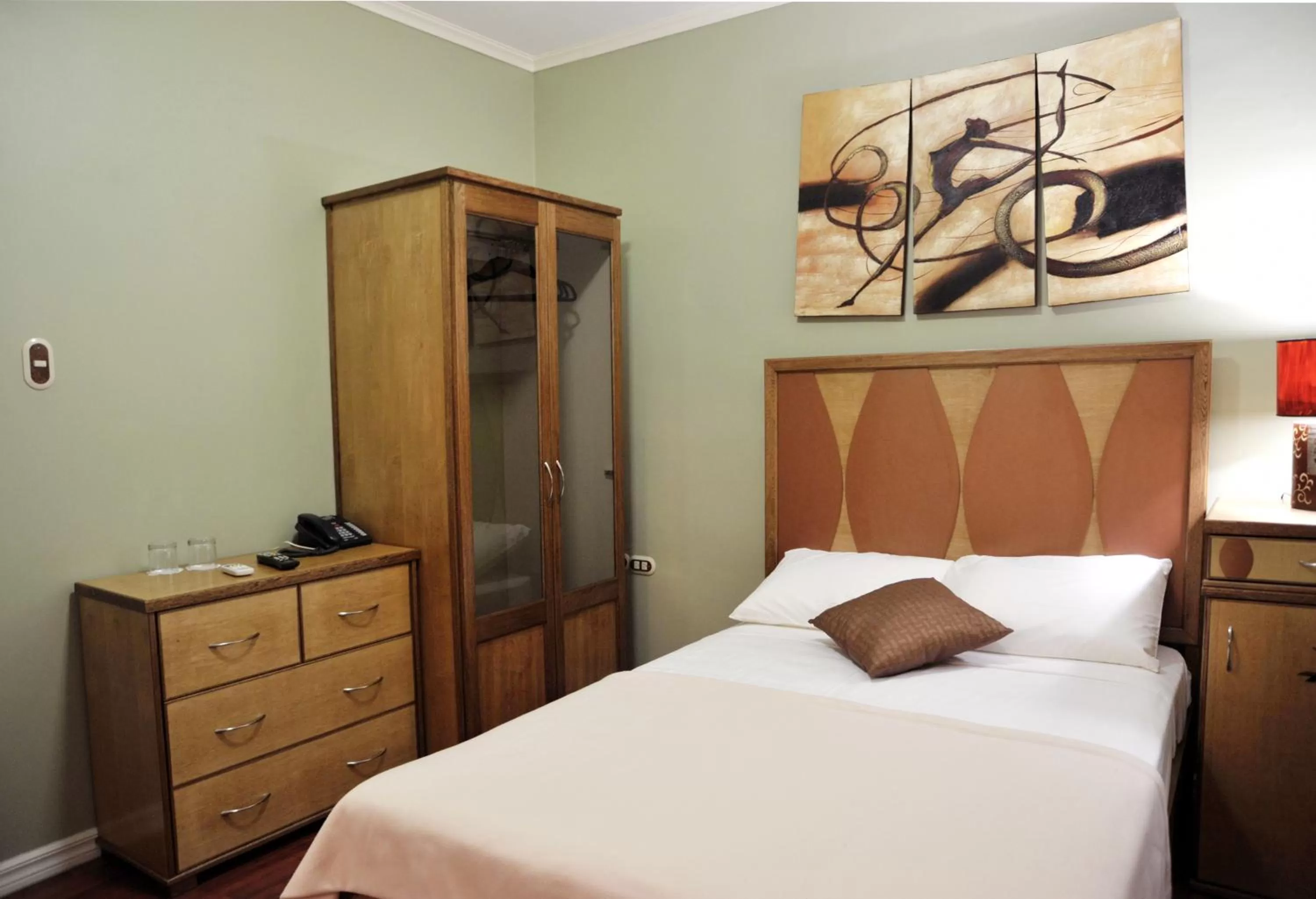 Bed in Culture Crossroads Inn