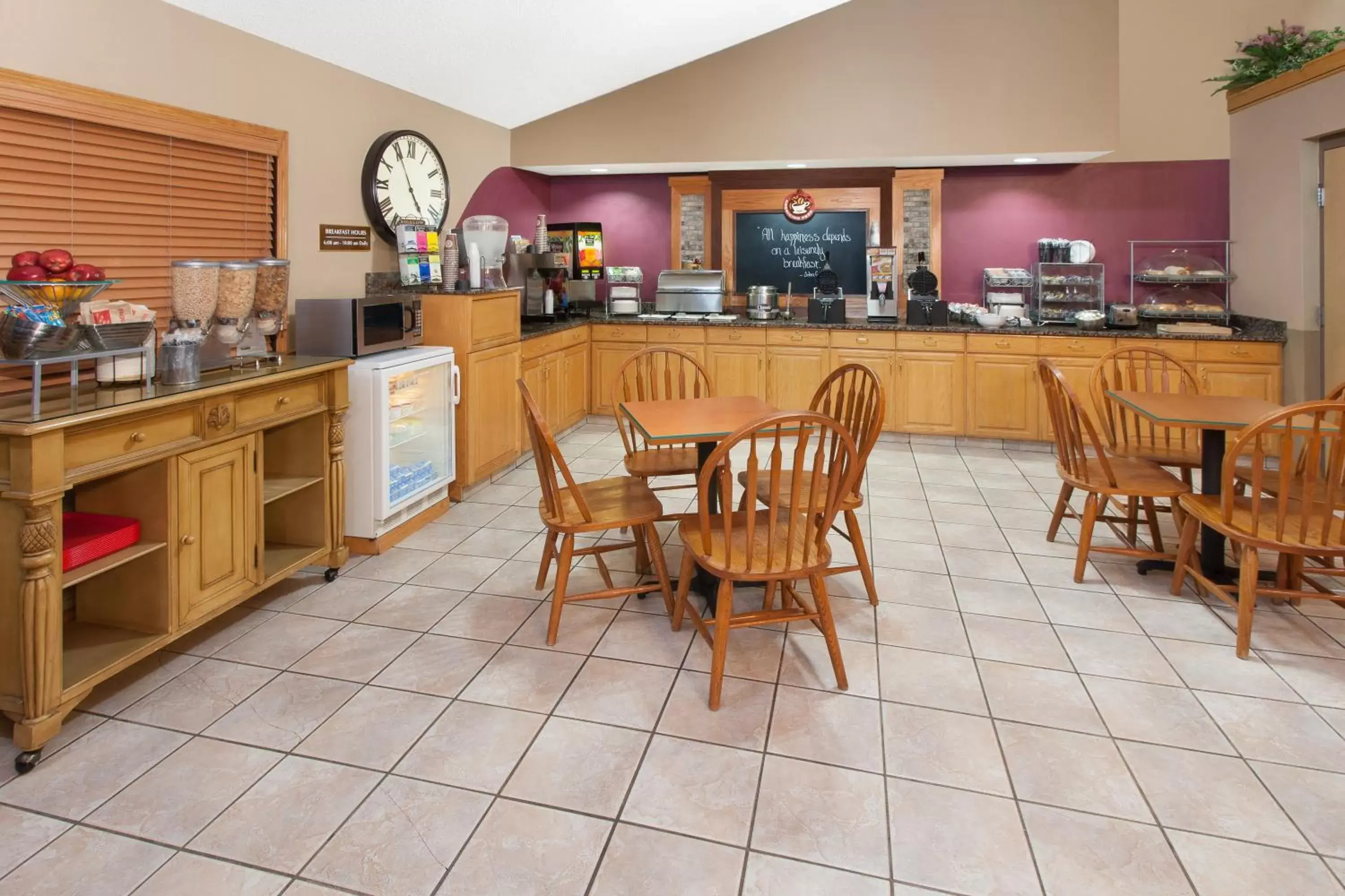 Continental breakfast, Restaurant/Places to Eat in AmericInn by Wyndham Iowa Falls