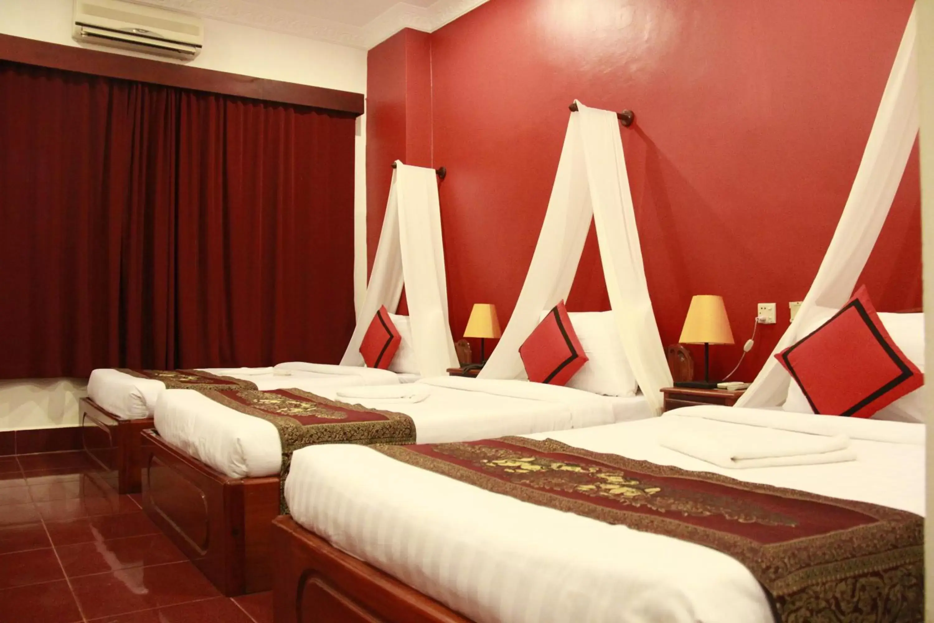 Photo of the whole room, Bed in Mekong Angkor Palace Inn