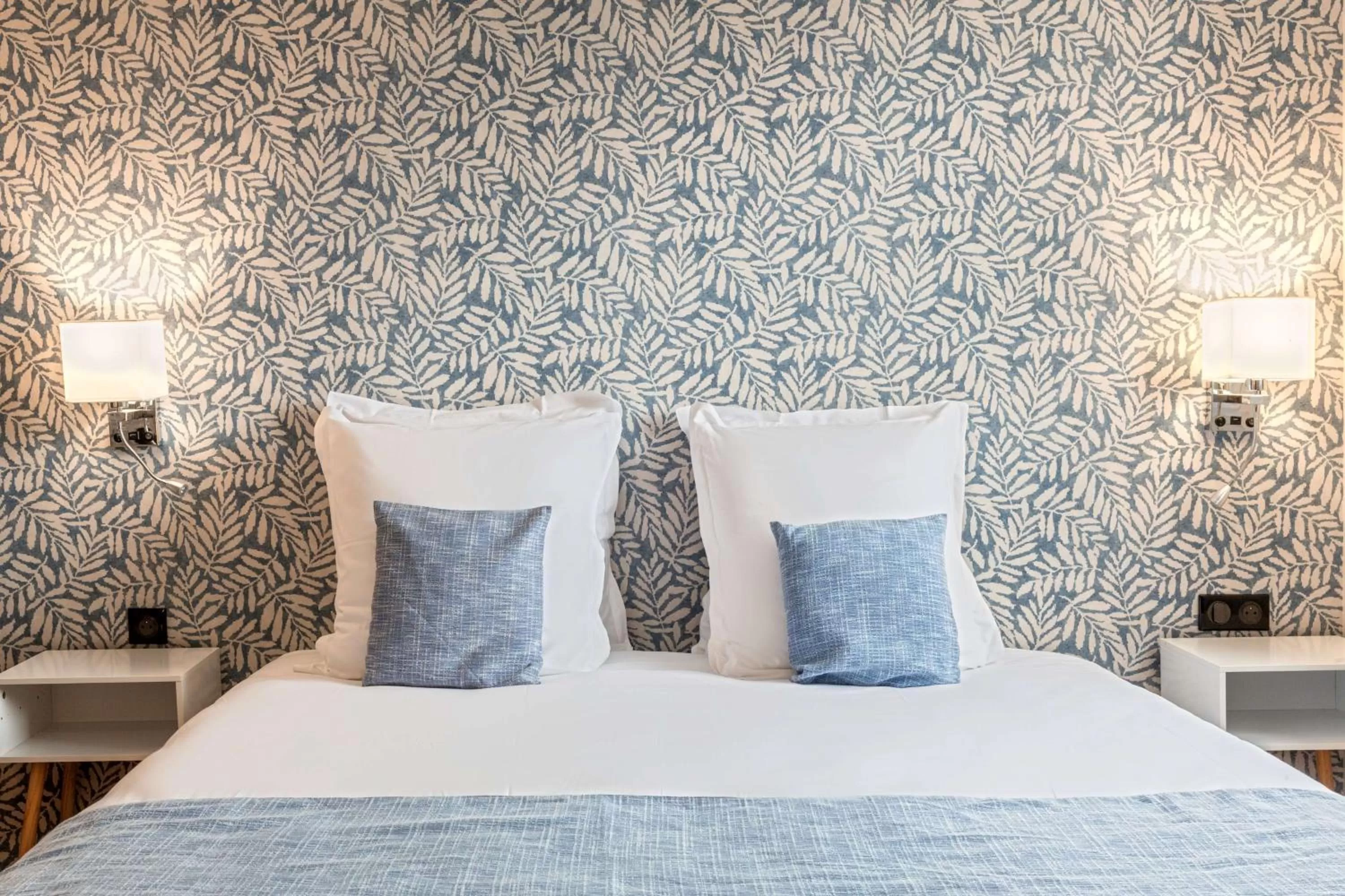 Photo of the whole room, Bed in Sure Hotel by Best Western Reims Nord