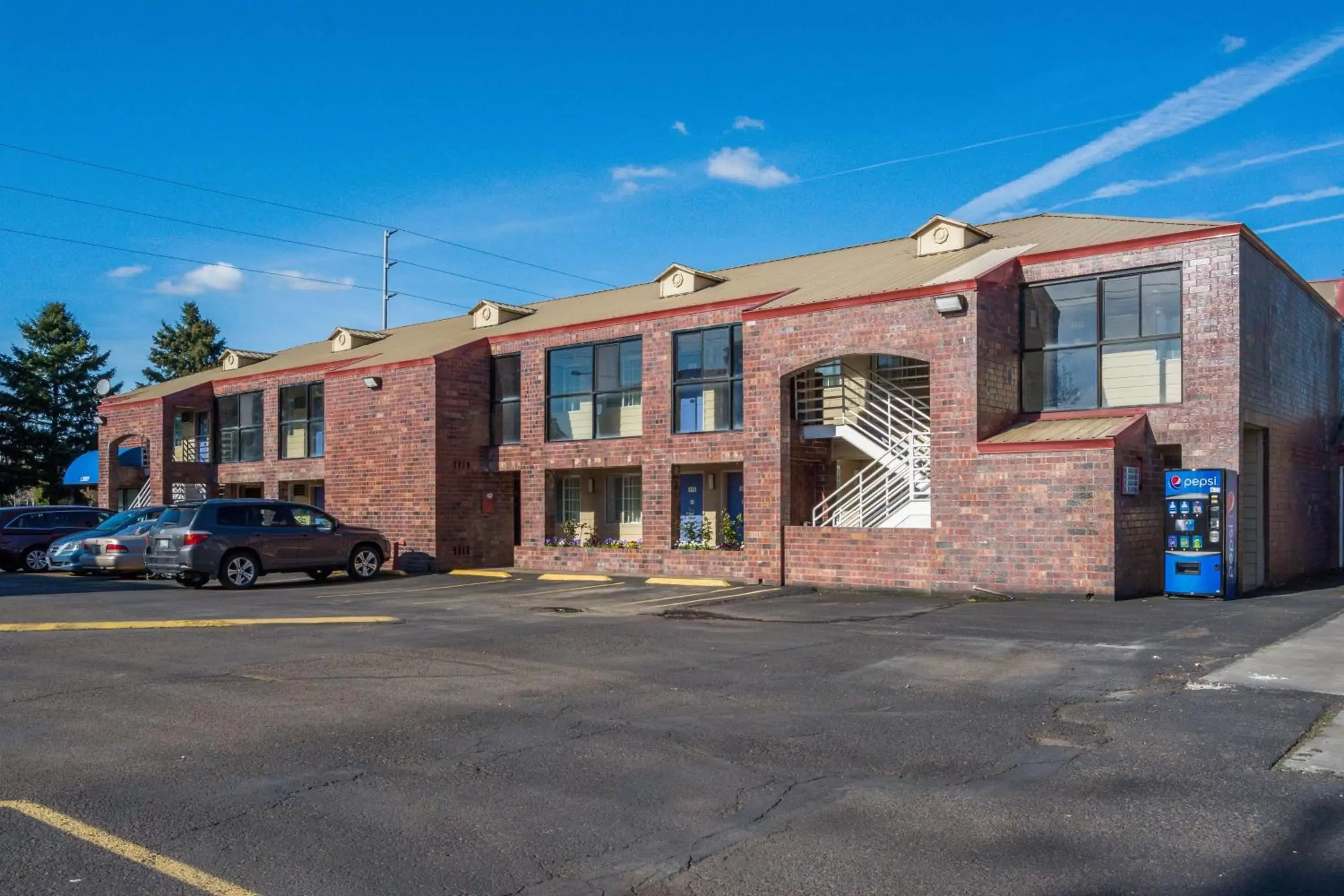 Property Building in Motel 6-Canby, OR