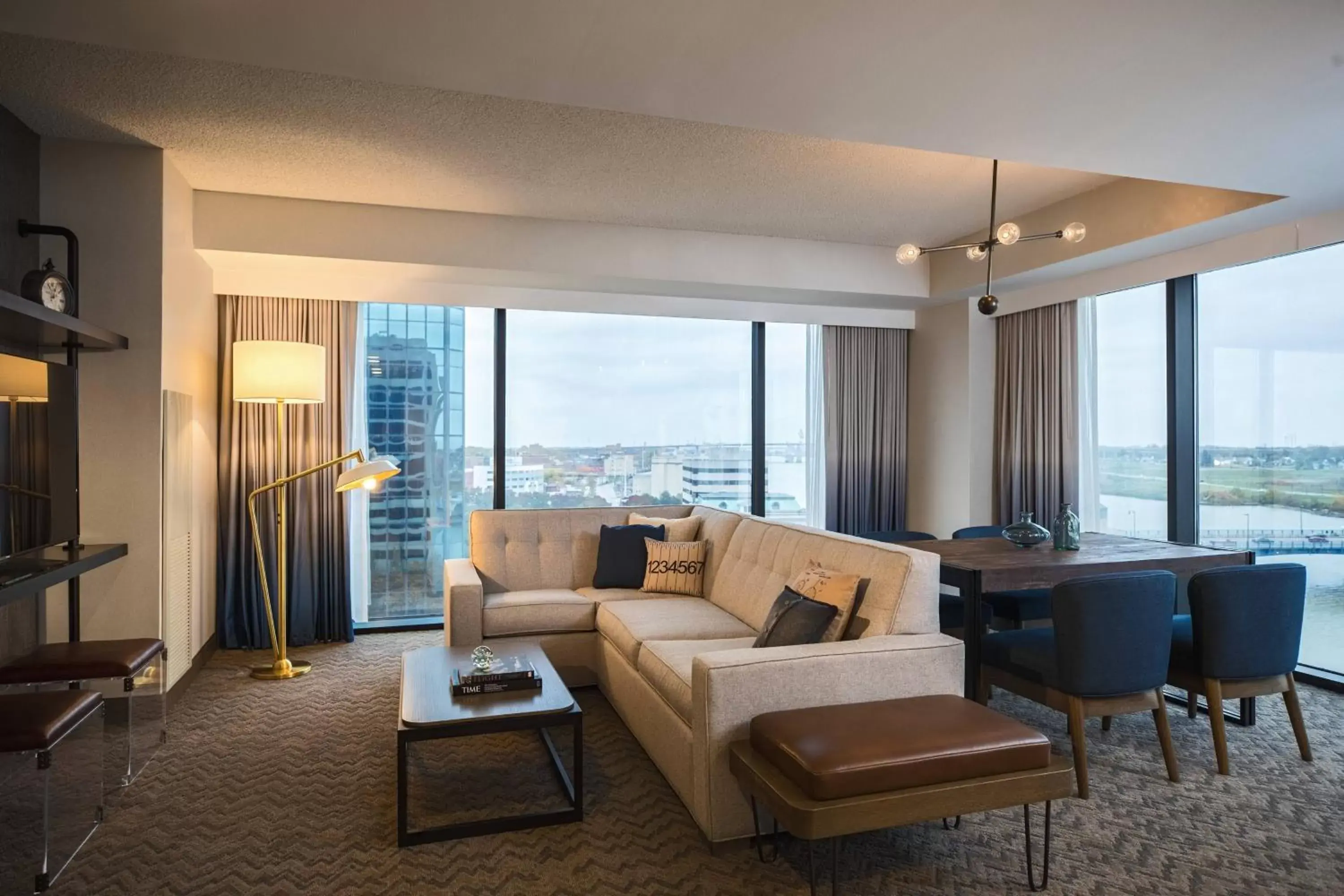 Living room, Seating Area in Renaissance Toledo Downtown Hotel