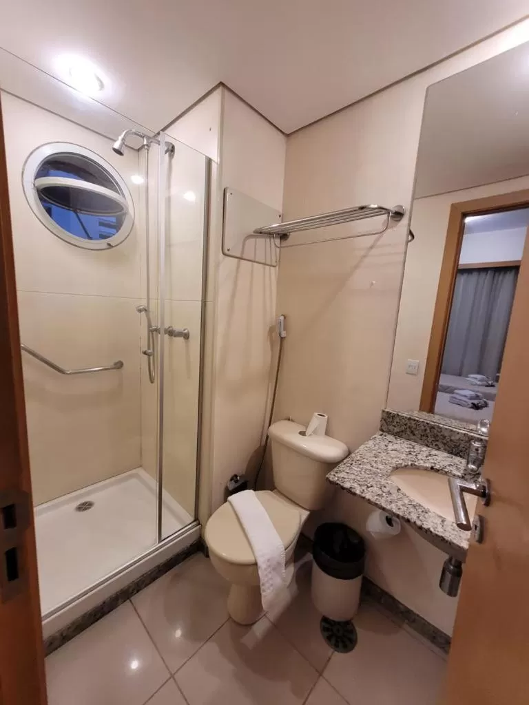 Toilet, Bathroom in Studio Paulista Bela Cintra