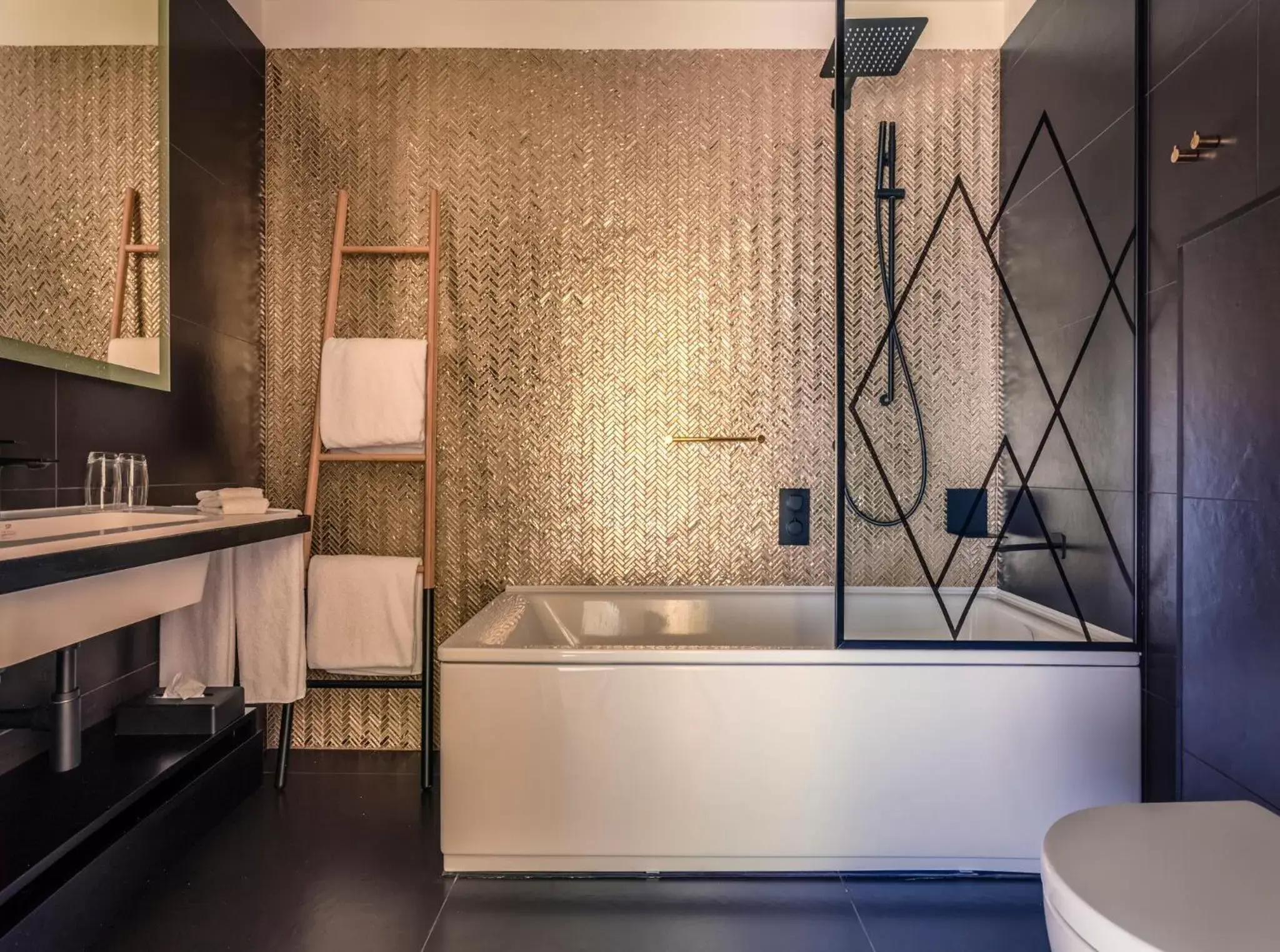 Photo of the whole room, Bathroom in Hotel Indigo Warsaw Nowy Świat, an IHG Hotel