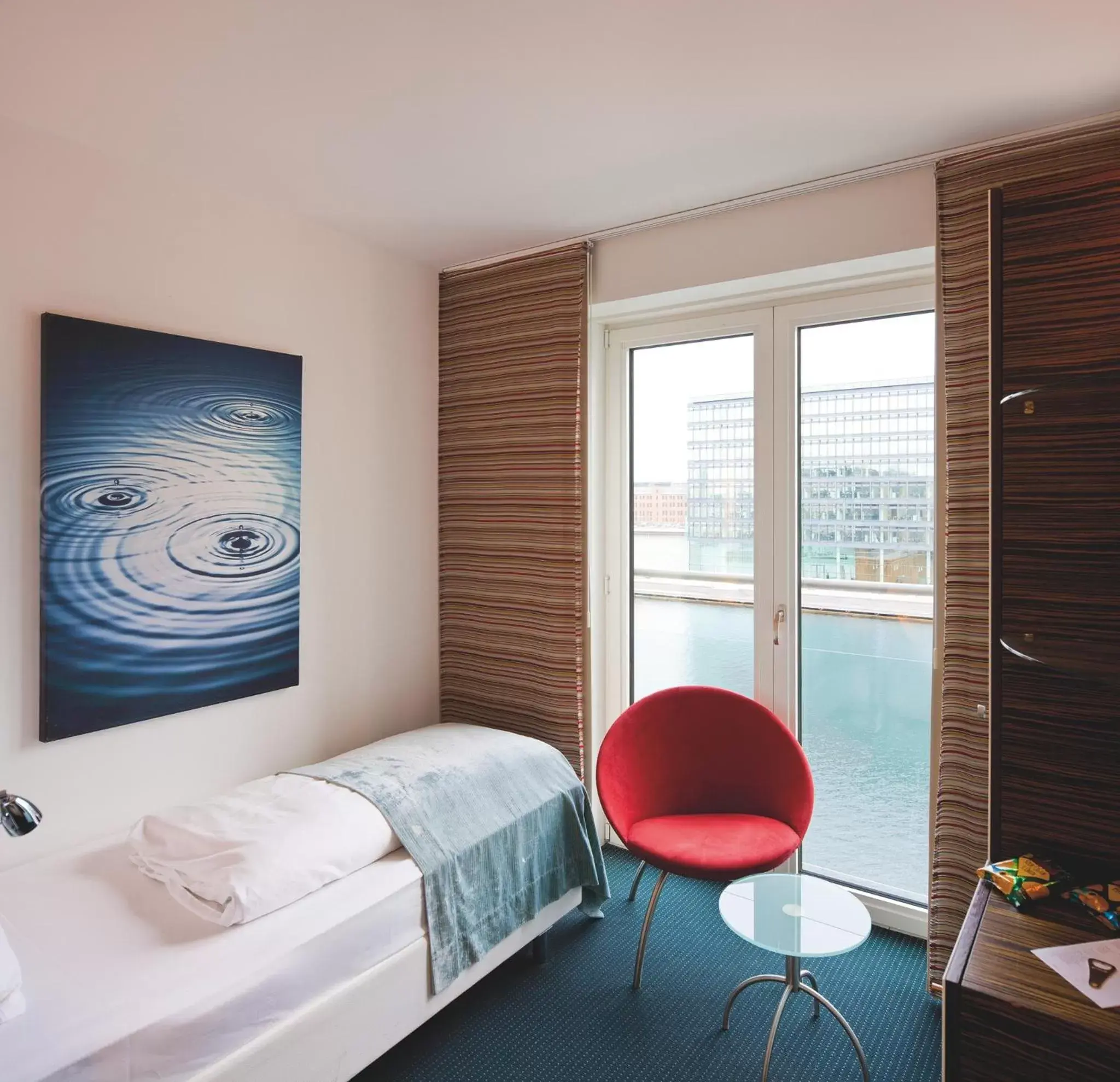 Photo of the whole room, Bed in Copenhagen Island Hotel