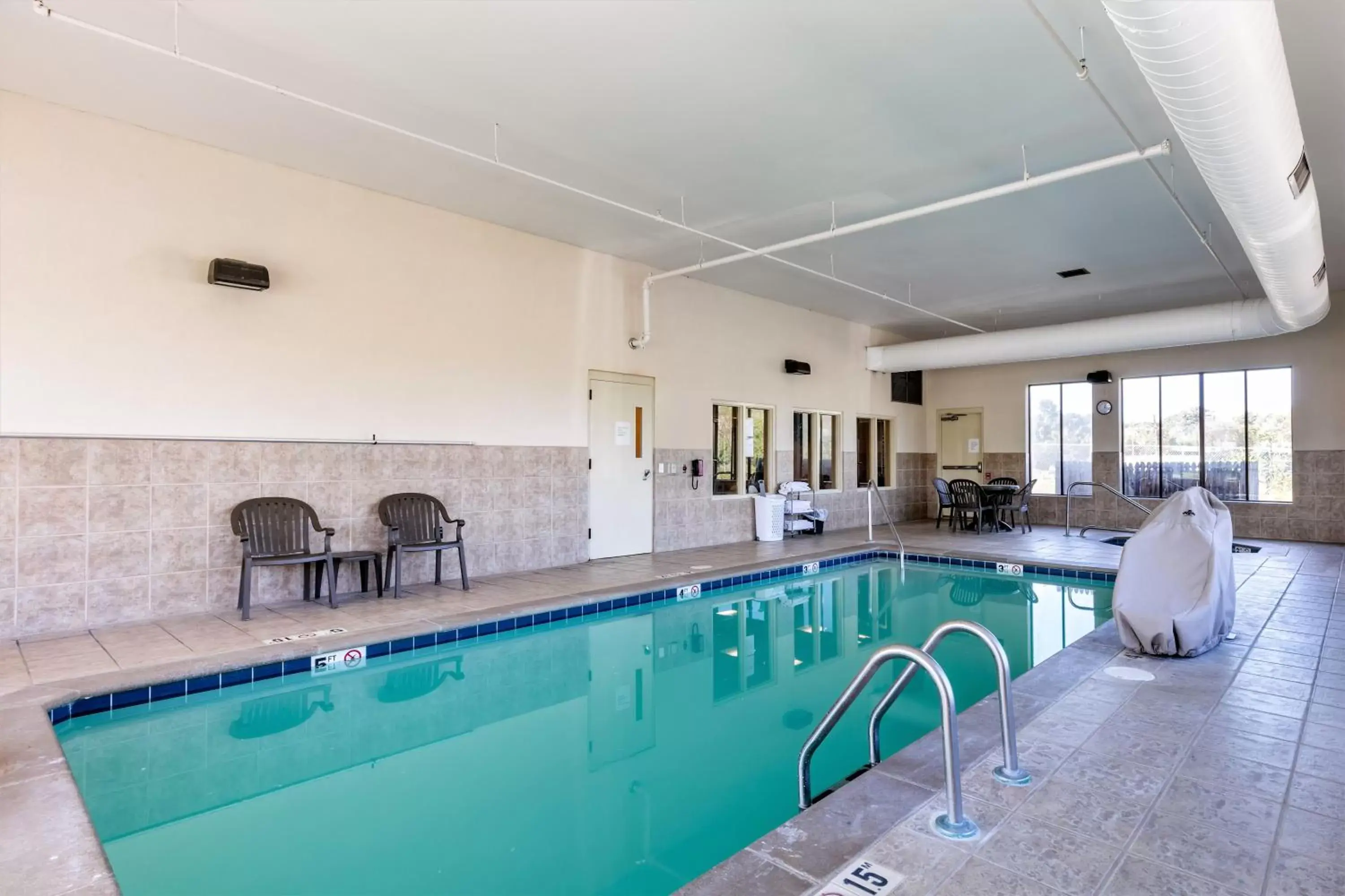 Swimming Pool in Comfort Inn Powell - Knoxville North