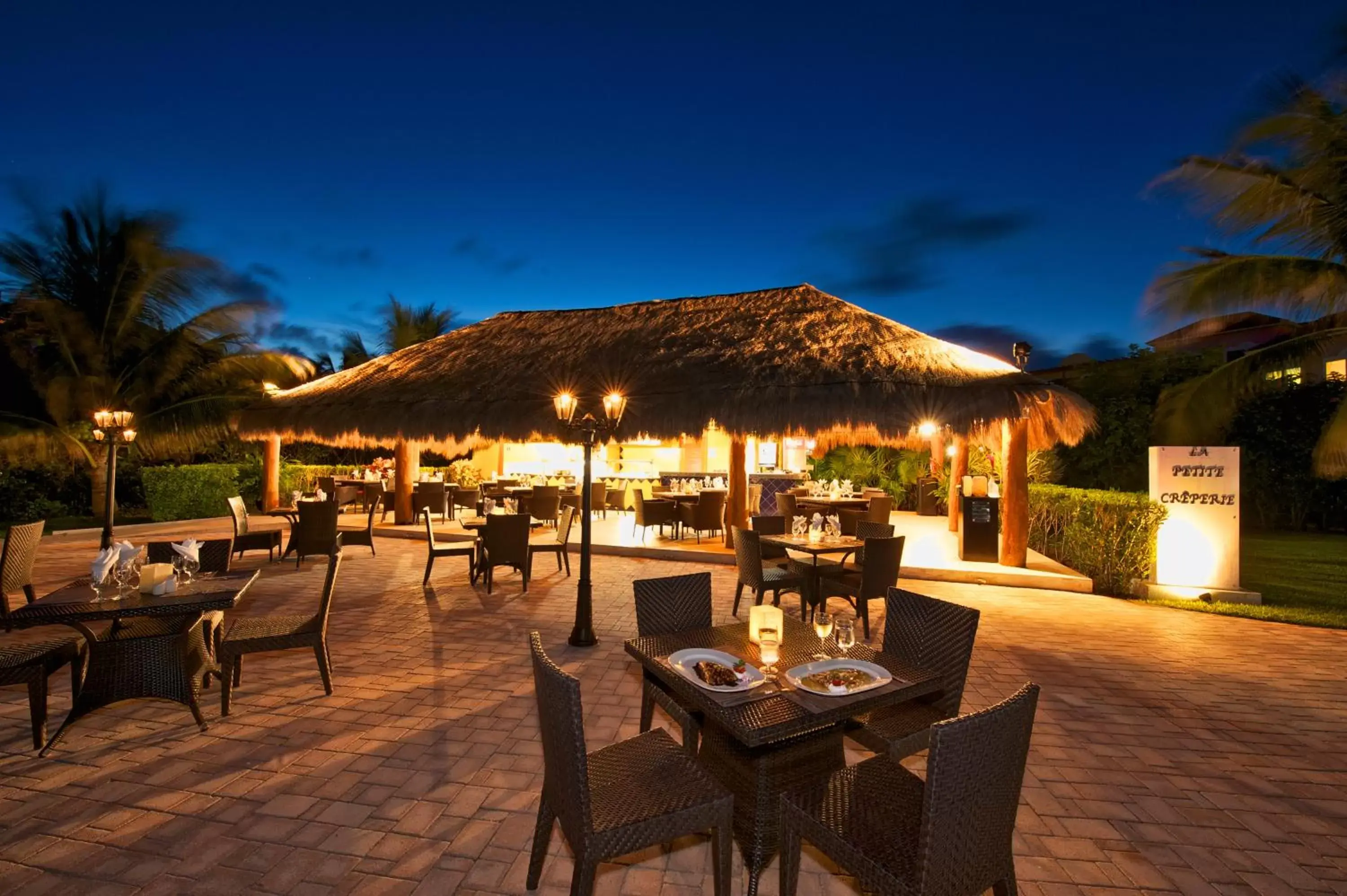 Restaurant/Places to Eat in El Beso Adults Only at Ocean Coral & Turquesa All Inclusive