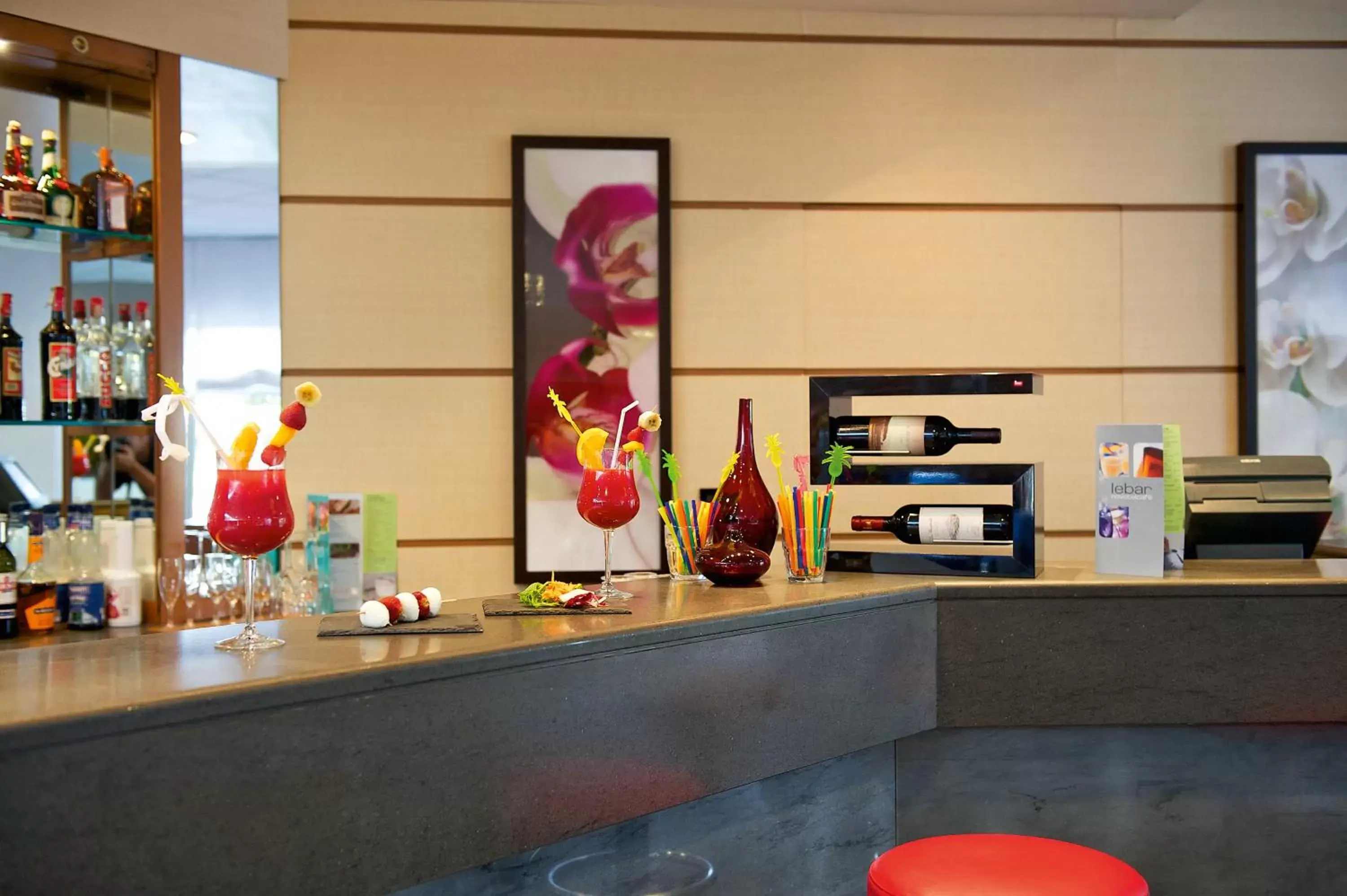 Lounge or bar, Lobby/Reception in Novotel Caserta Sud
