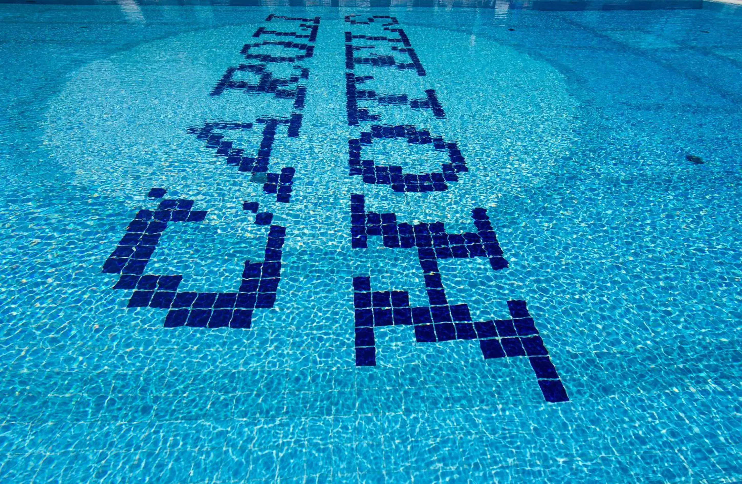 Swimming Pool in Joli Park Hotel - Caroli Hotels