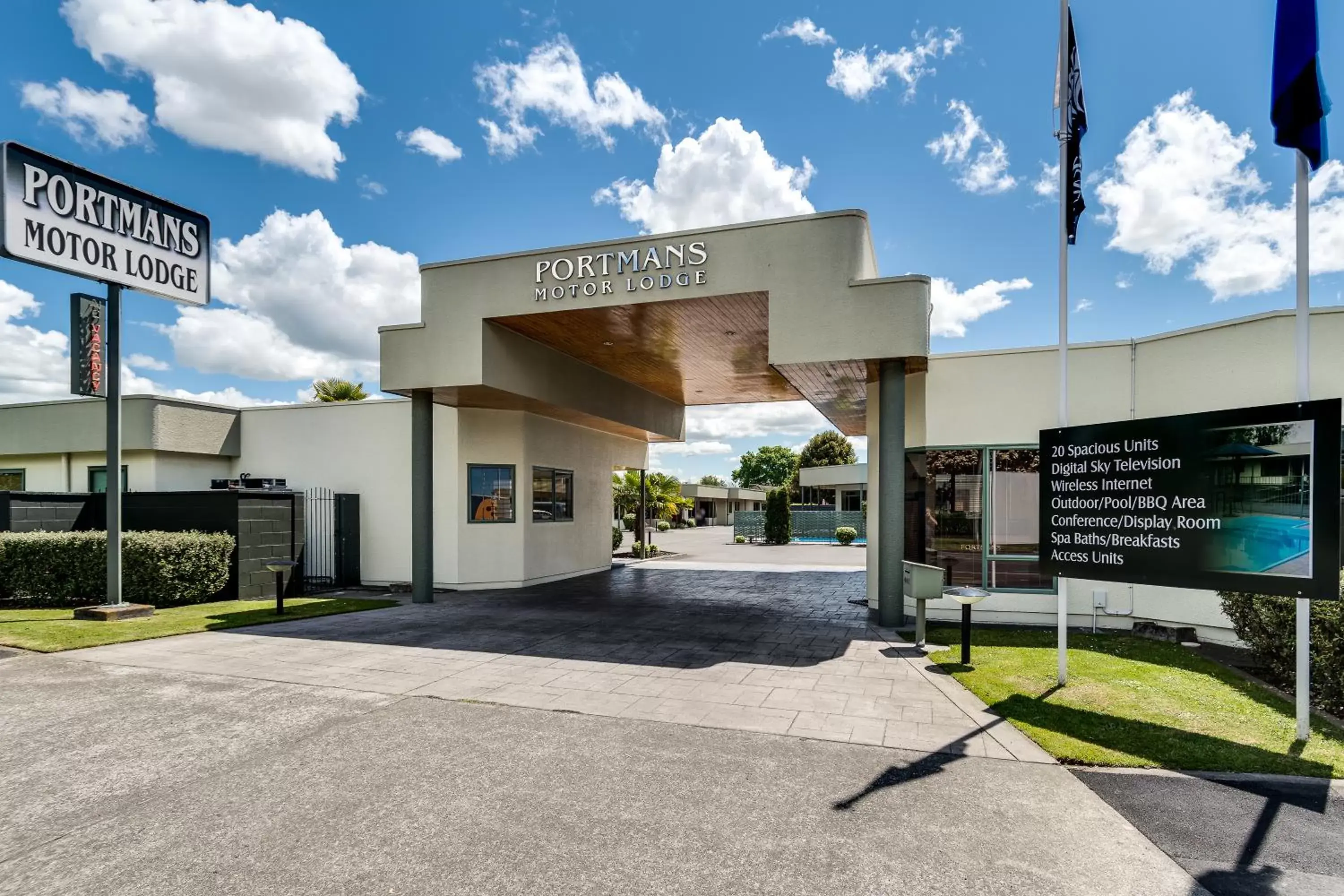 Facade/entrance, Property Building in Portmans Motor Lodge