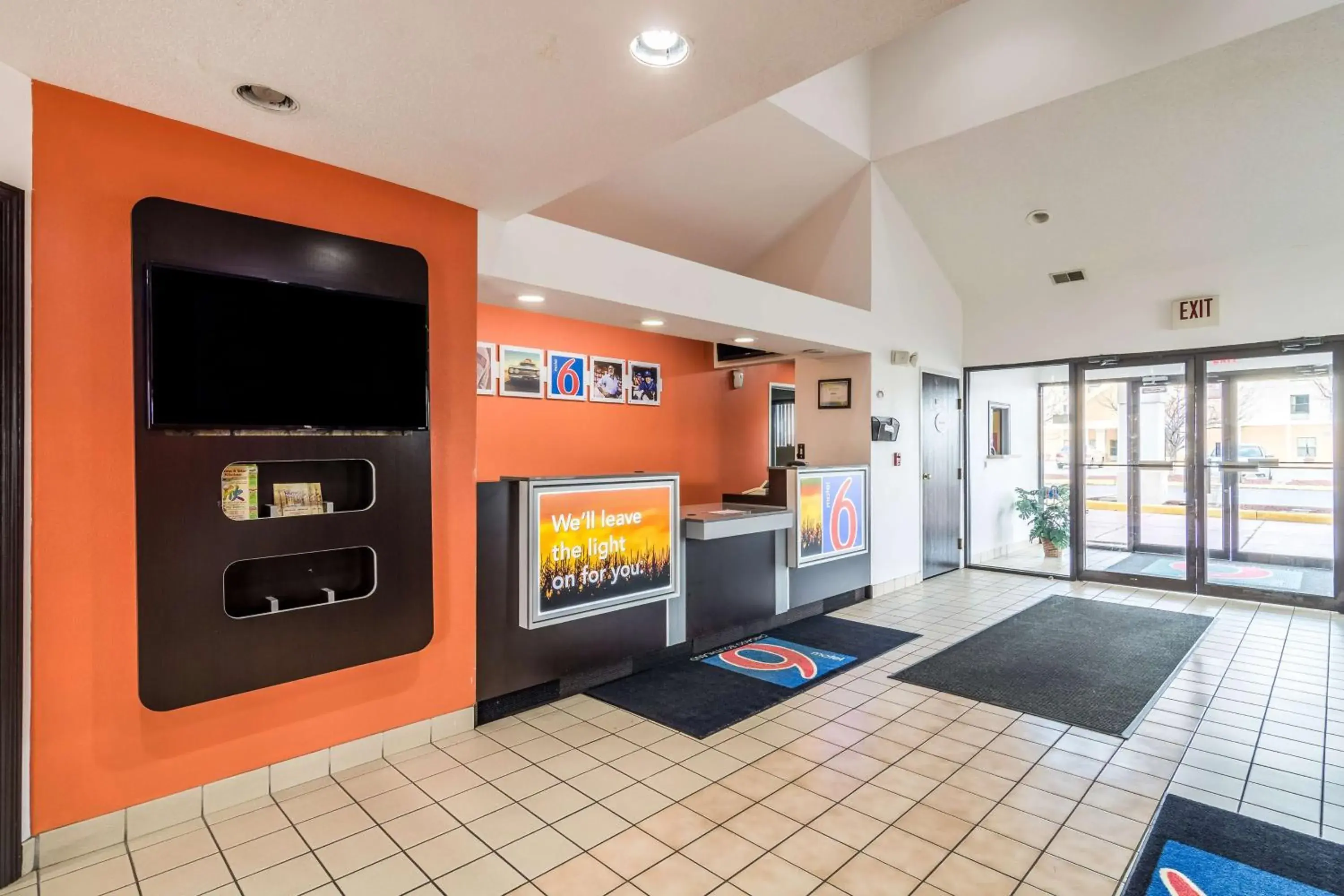 Lobby or reception in Motel 6-Harvey, IL Lobby or reception in Motel 6-Harvey, IL