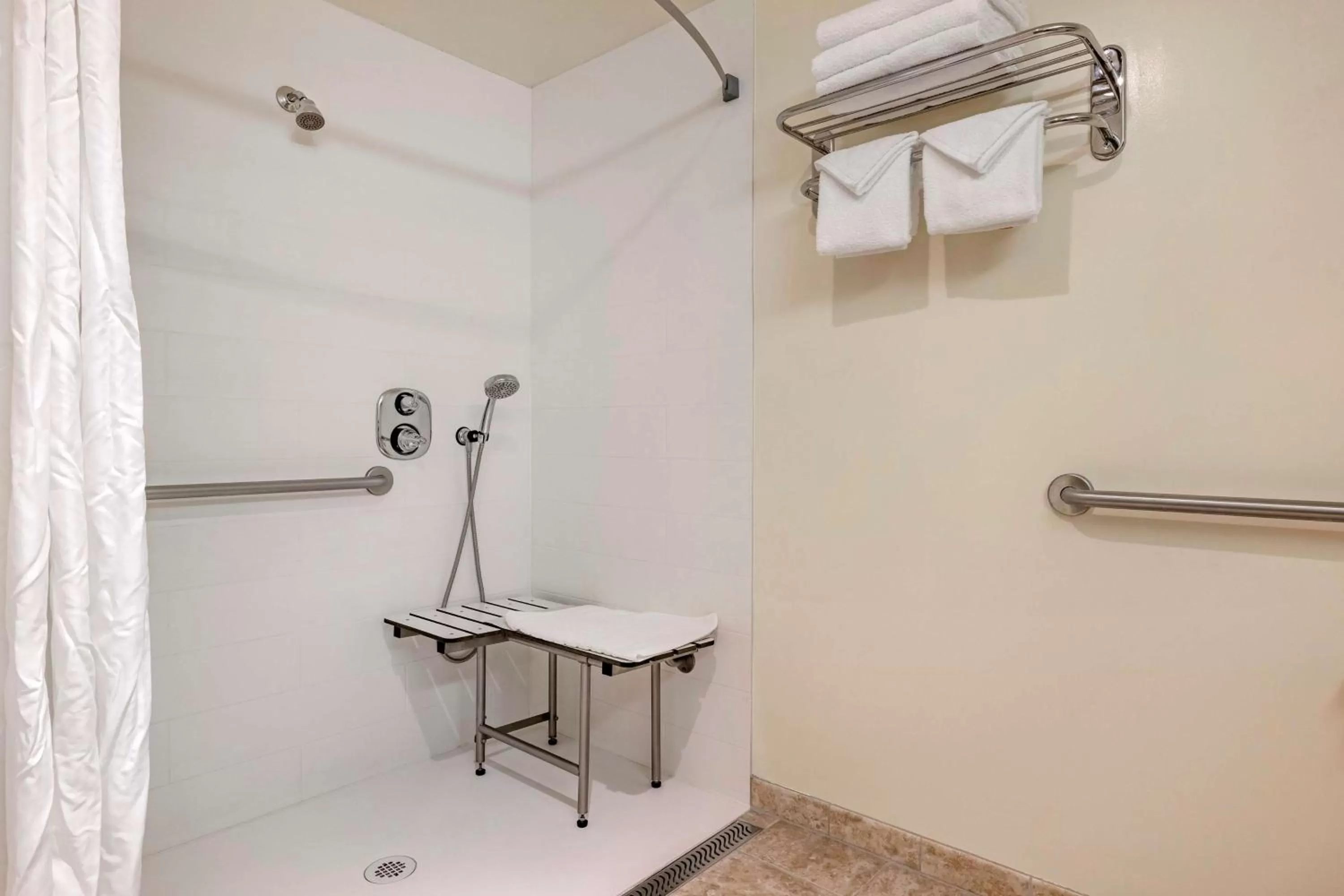 Bathroom in Best Western Plus Thousand Oaks Inn