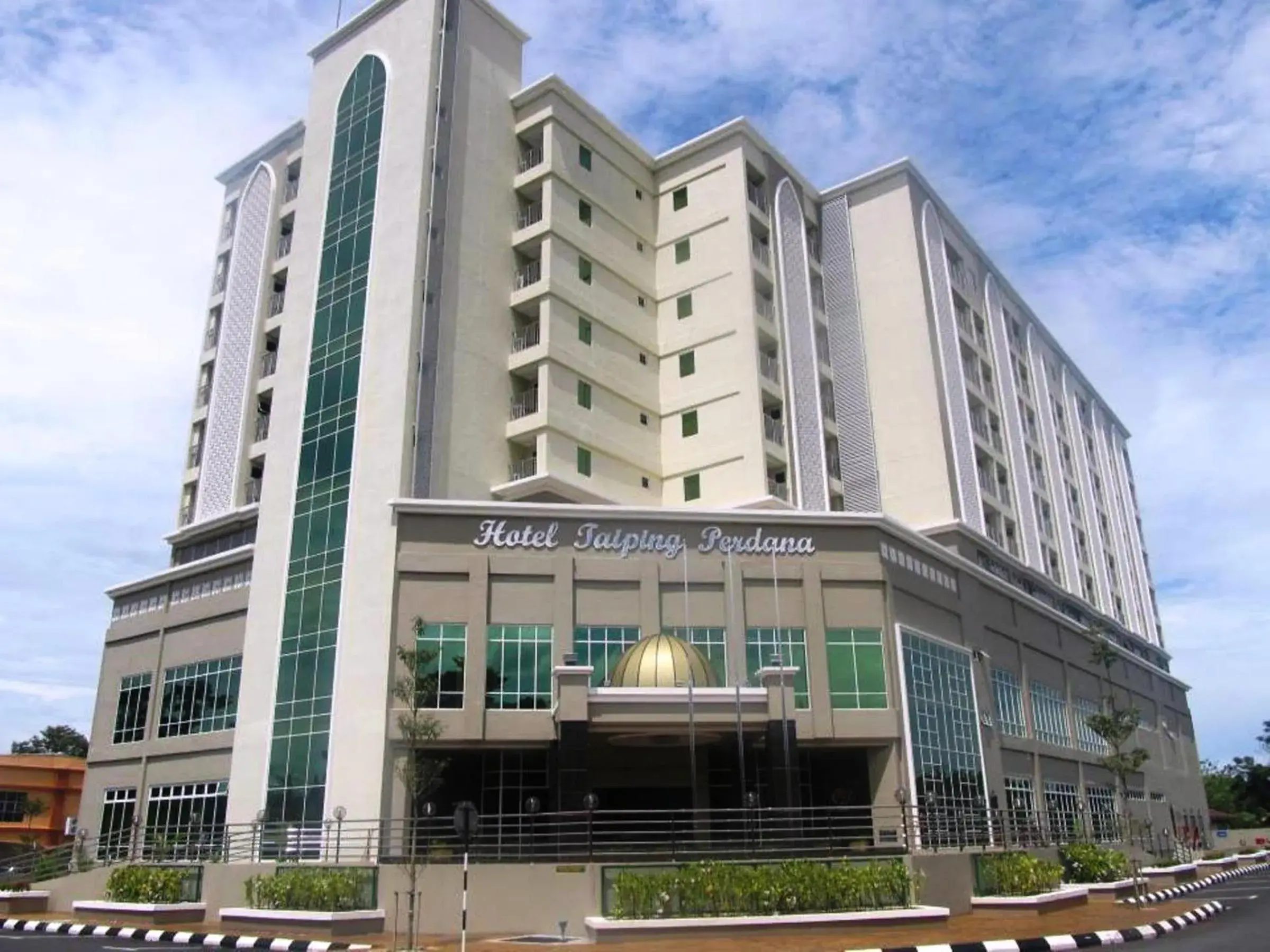Facade/entrance, Property Building in Hotel Taiping Perdana