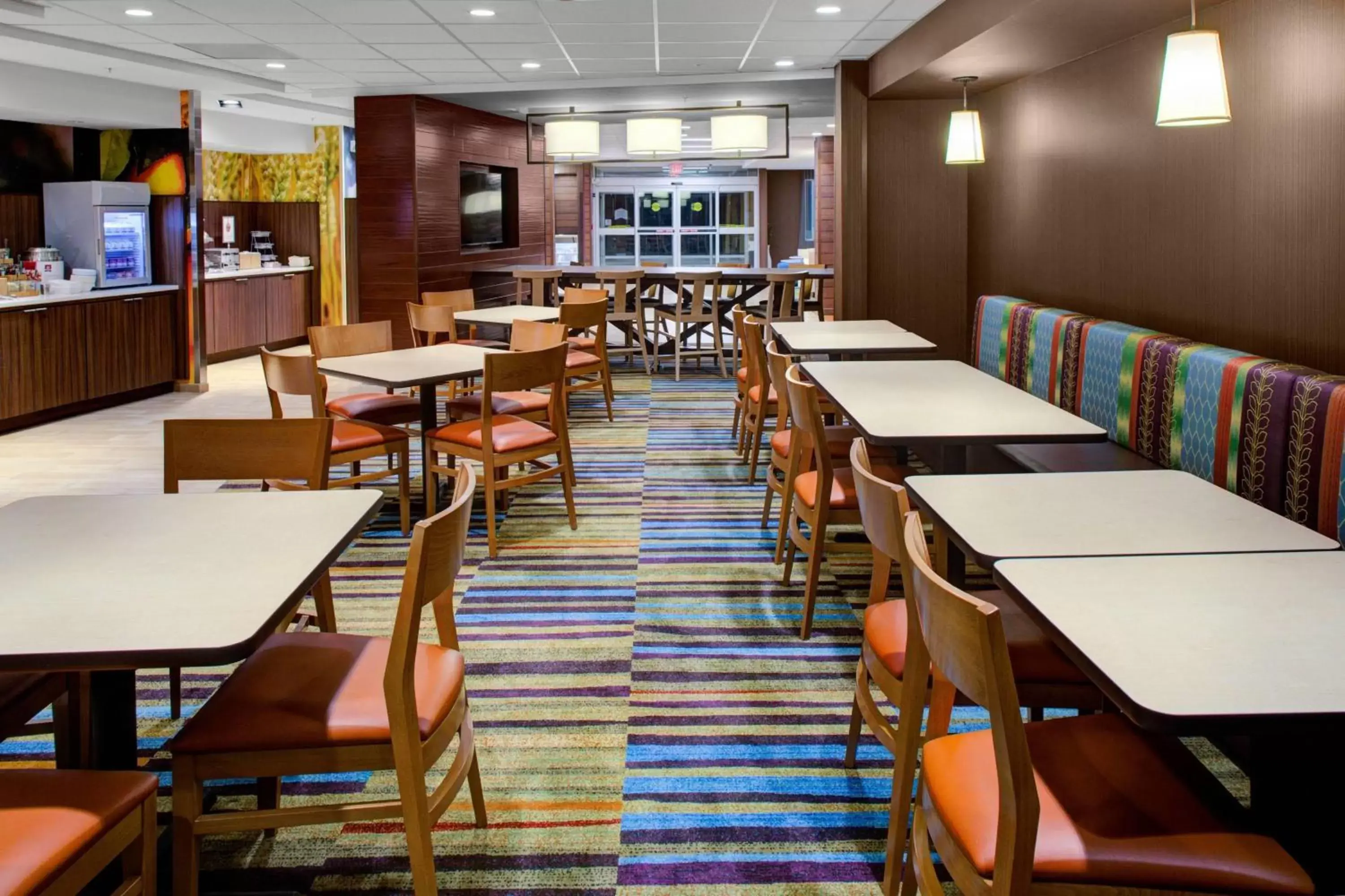 Breakfast, Restaurant/Places to Eat in Fairfield Inn & Suites by Marriott Hollister