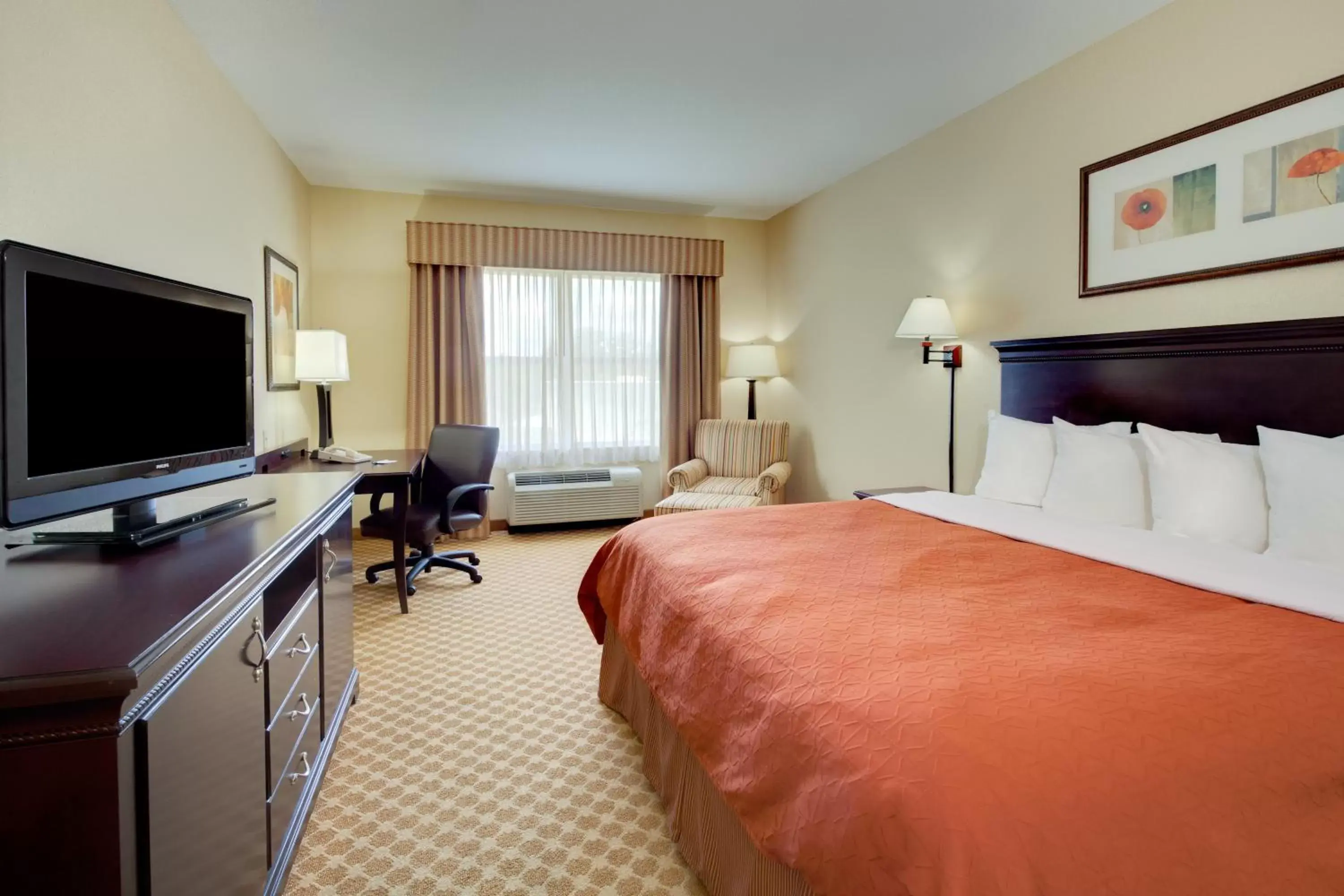 Bedroom, Bed in Country Inn & Suites by Radisson, Tallahassee Northwest I-10, FL