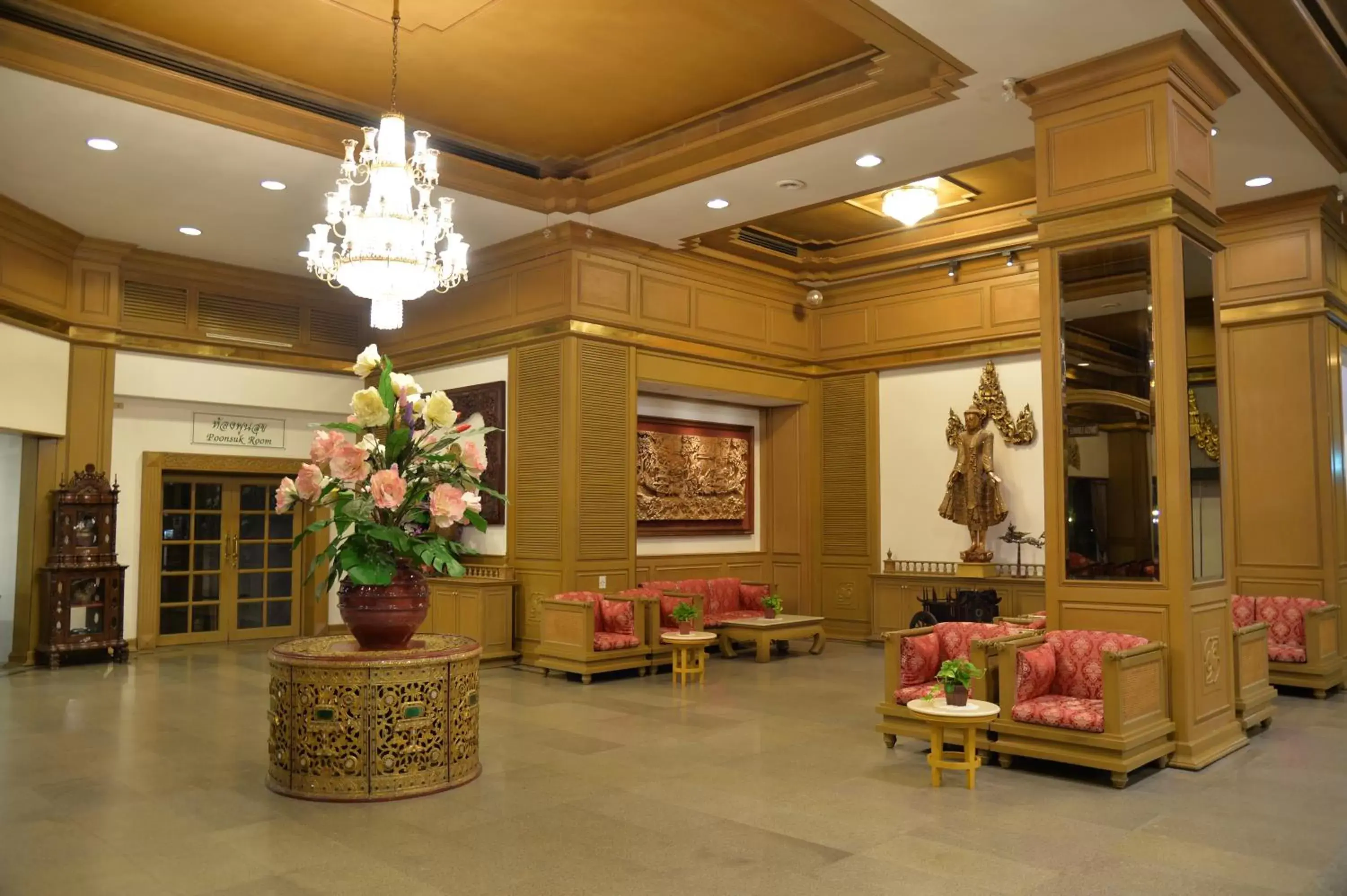 Lobby/Reception in City Beach Resort