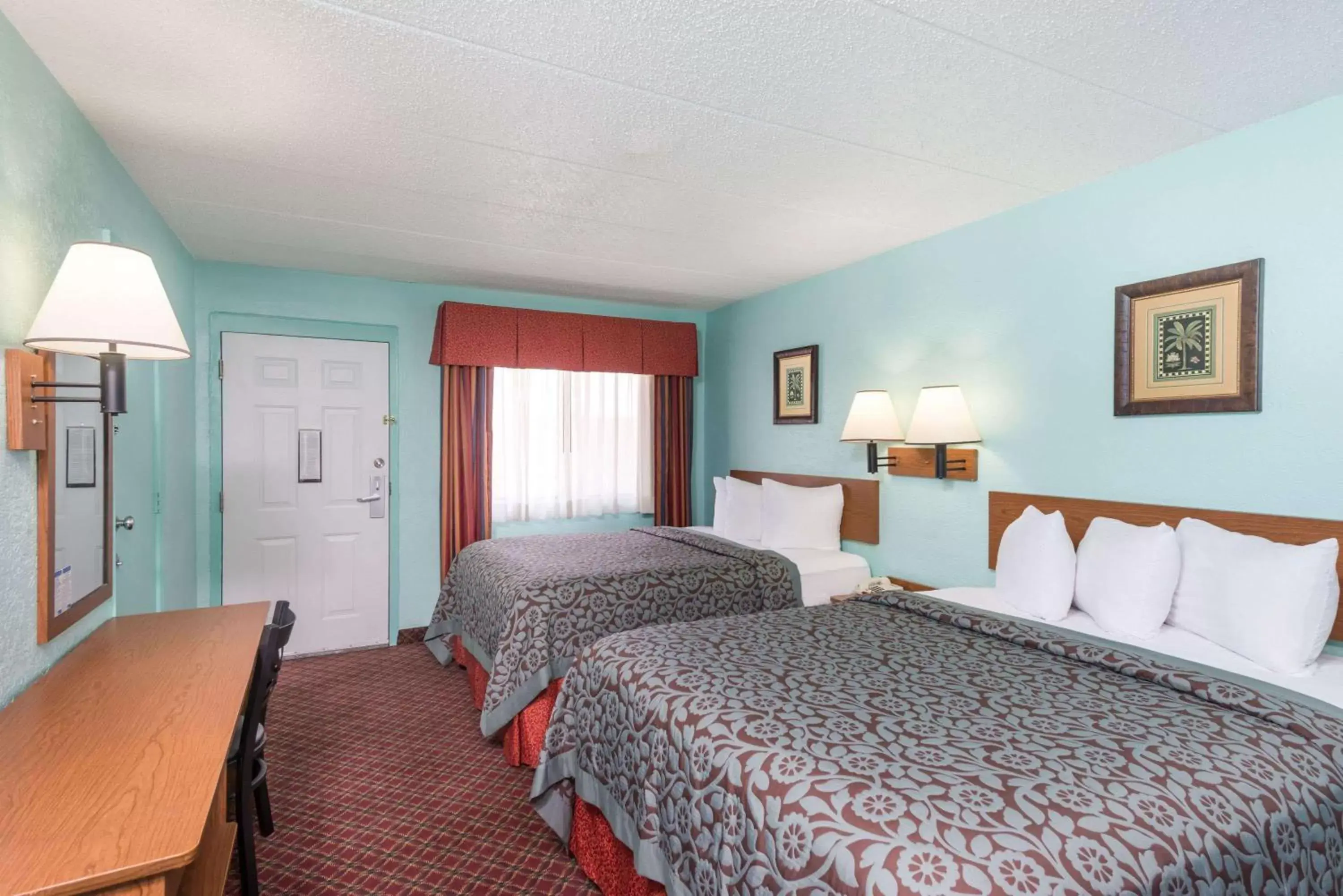 Photo of the whole room, Bed in Days Inn & Suites by Wyndham Springfield on I-44