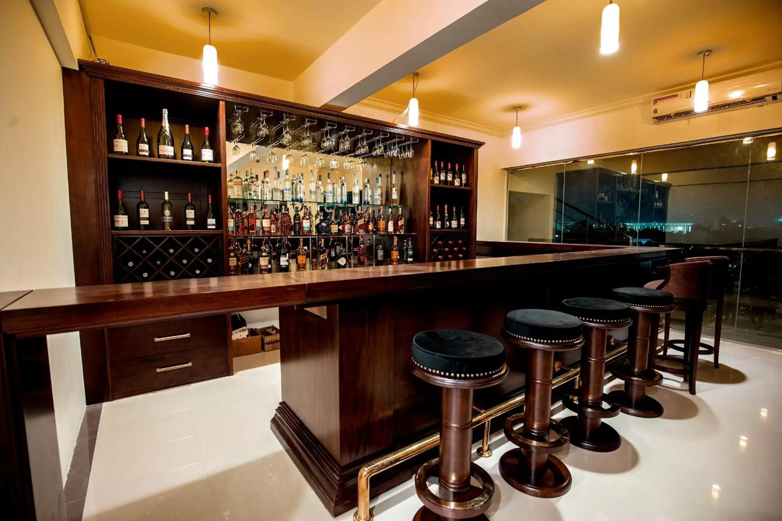 Nightclub / DJ, Lounge/Bar in Trillium Boutique City Hotel