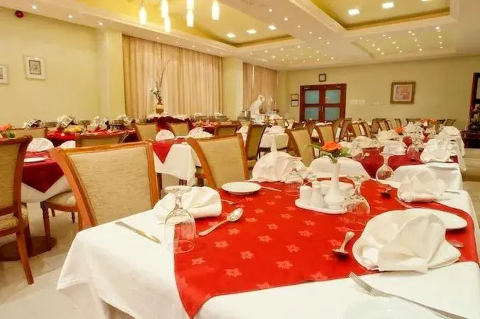 Restaurant/places to eat, Banquet Facilities in Safeer Plaza Hotel