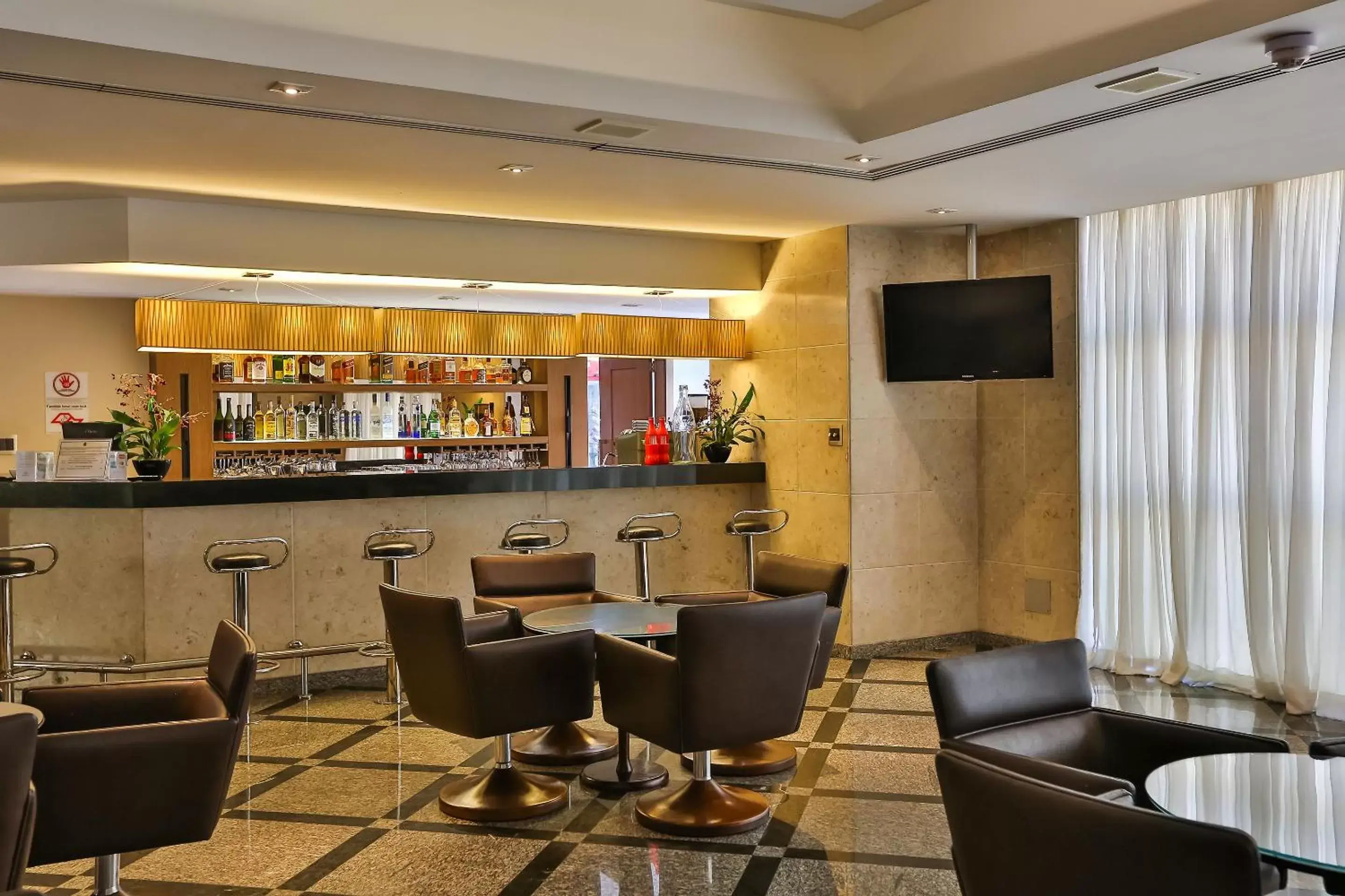 Lounge or bar in Bourbon Convention Hotel Santos Lounge or bar in Bourbon Convention Hotel Santos