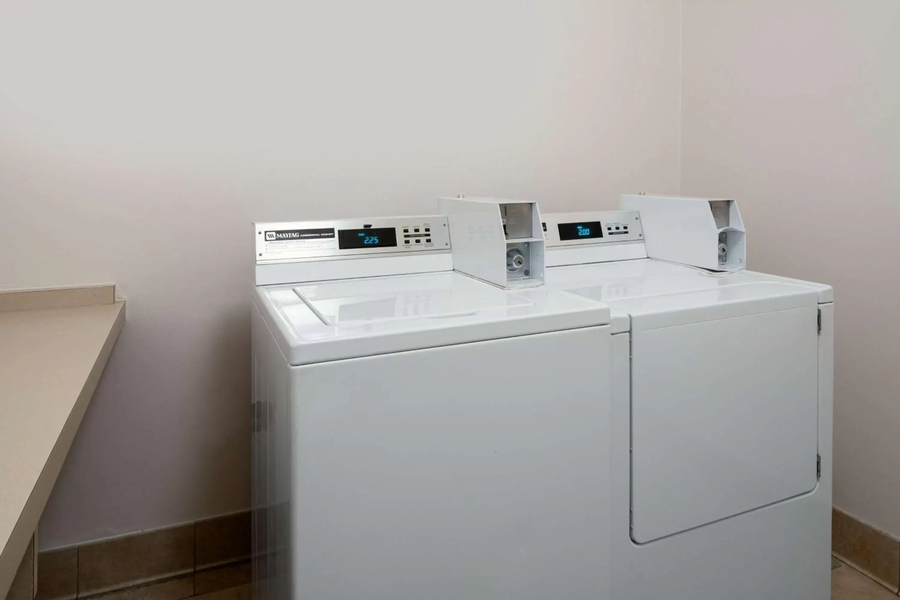 Property building in Hilton Garden Inn Folsom Property building in Hilton Garden Inn Folsom